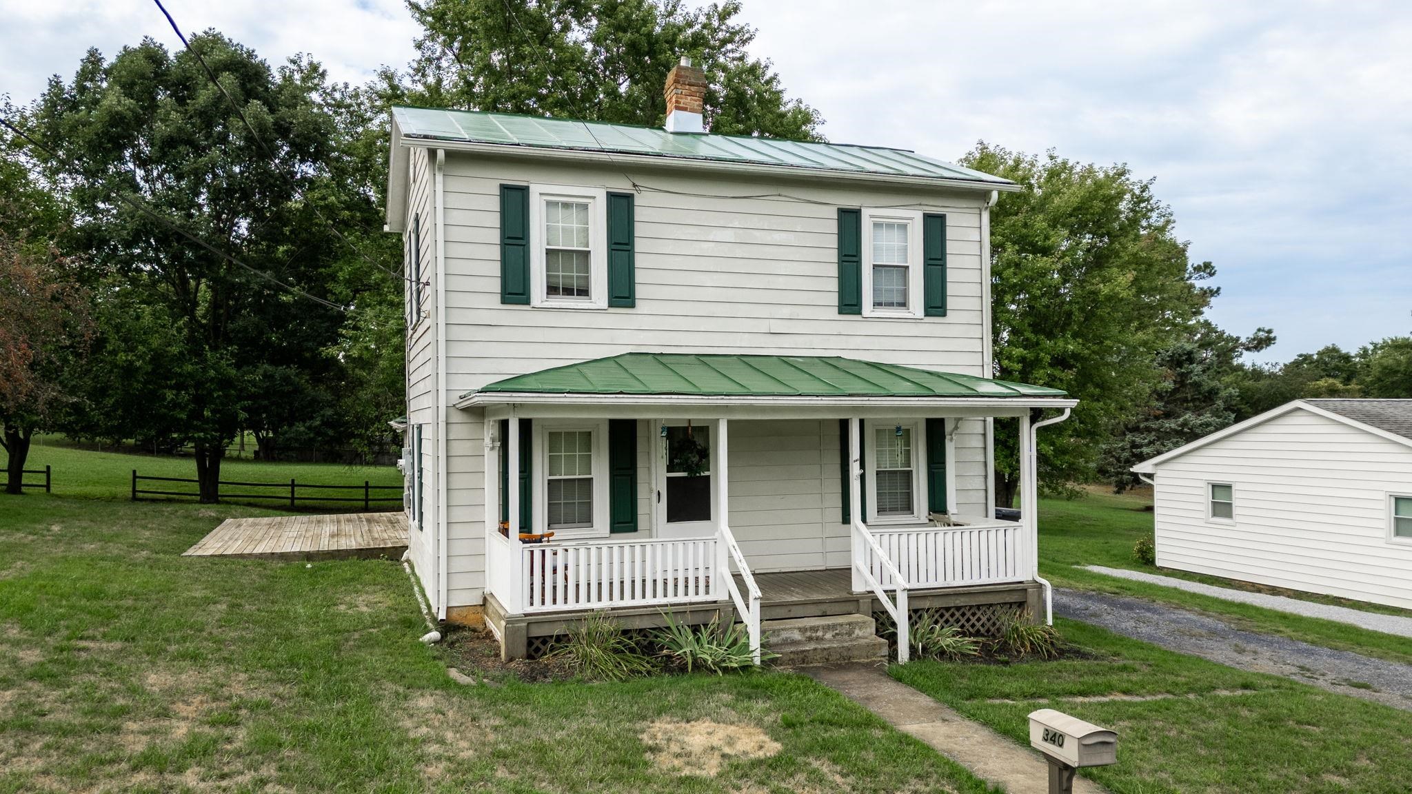 340 AMHERST RD, STAUNTON, Virginia 24401, 2 Bedrooms Bedrooms, ,1 BathroomBathrooms,Residential,340 AMHERST RD,663893 MLS # 663893