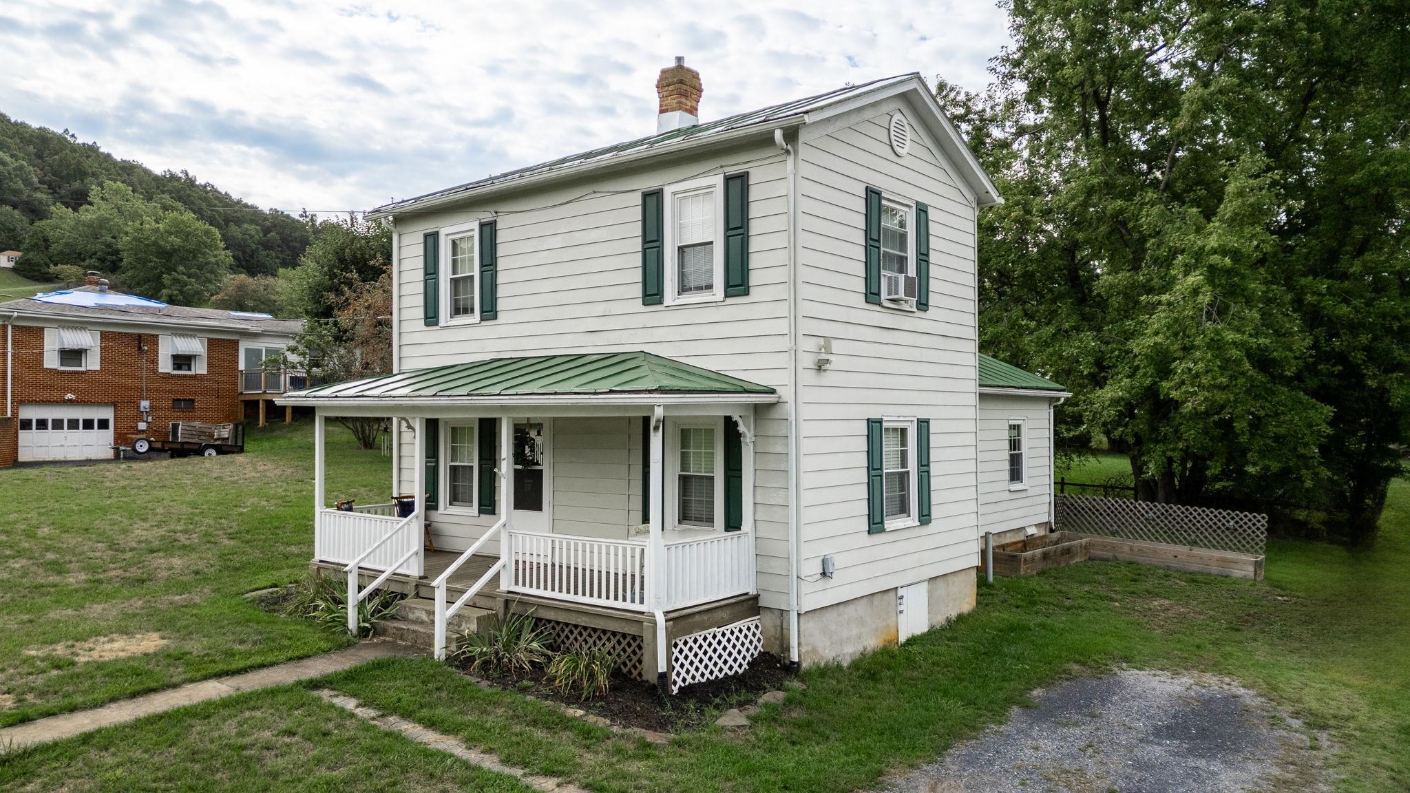 340 AMHERST RD, STAUNTON, Virginia 24401, 2 Bedrooms Bedrooms, ,1 BathroomBathrooms,Residential,340 AMHERST RD,663893 MLS # 663893