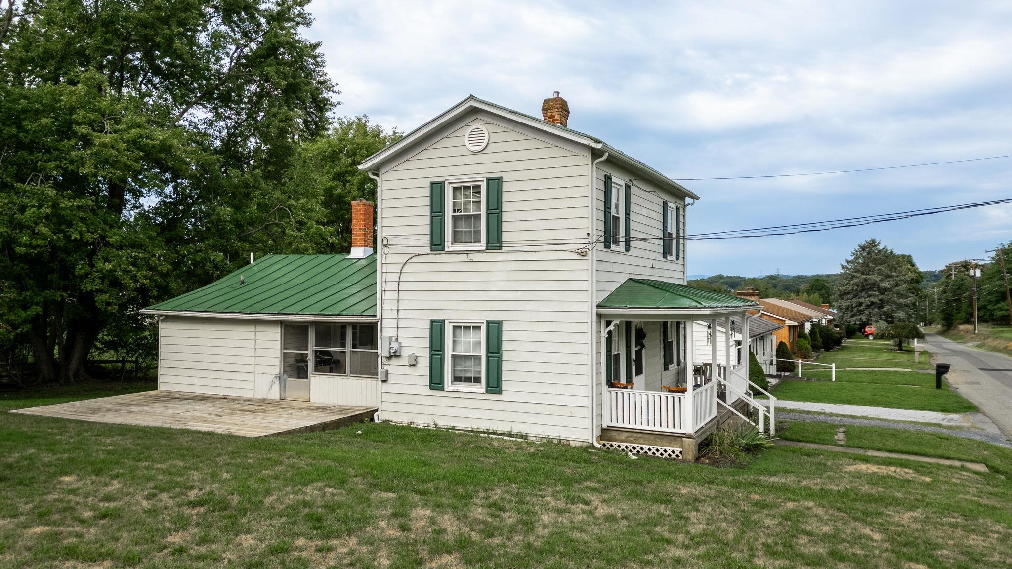 340 AMHERST RD, STAUNTON, Virginia 24401, 2 Bedrooms Bedrooms, ,1 BathroomBathrooms,Residential,340 AMHERST RD,663893 MLS # 663893