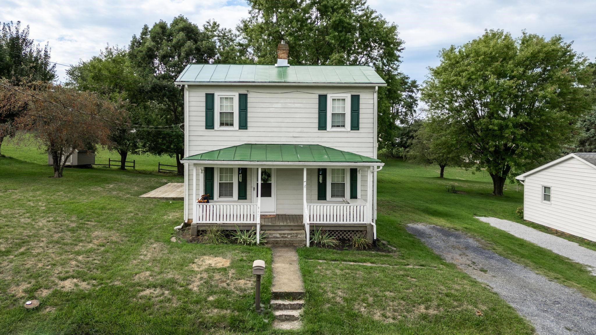 340 AMHERST RD, STAUNTON, Virginia 24401, 2 Bedrooms Bedrooms, ,1 BathroomBathrooms,Residential,340 AMHERST RD,663893 MLS # 663893