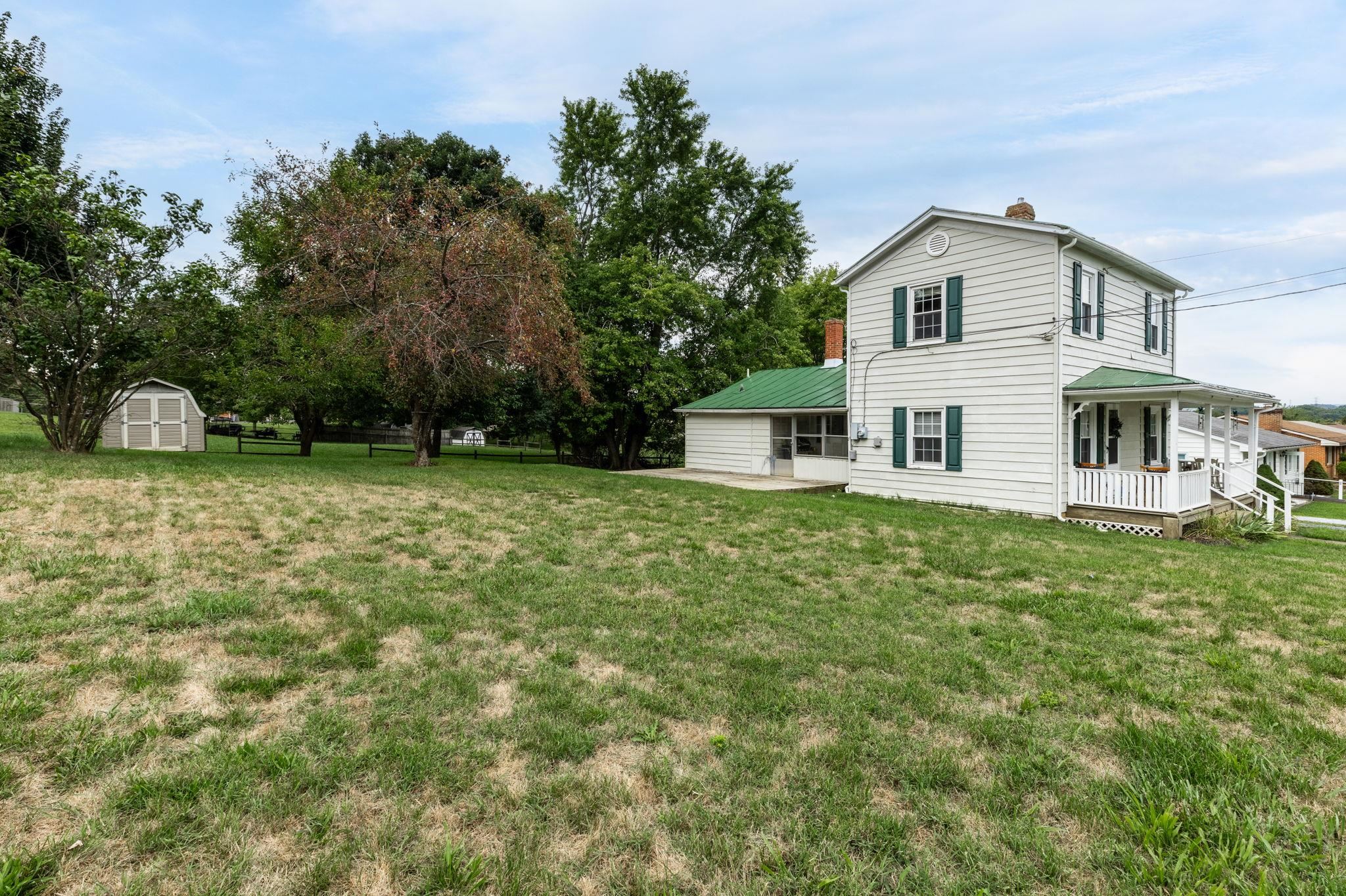 340 AMHERST RD, STAUNTON, Virginia 24401, 2 Bedrooms Bedrooms, ,1 BathroomBathrooms,Residential,340 AMHERST RD,663893 MLS # 663893