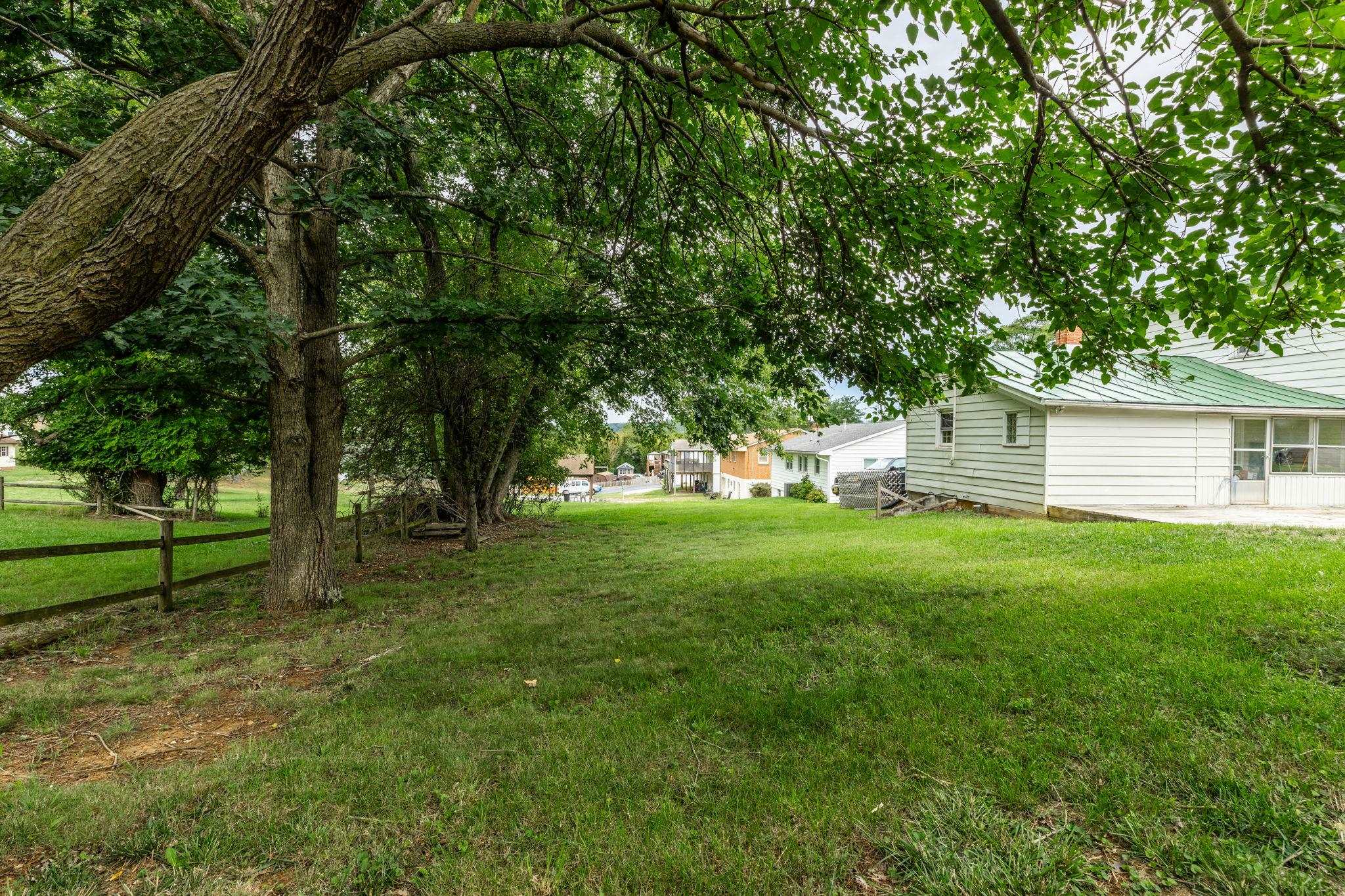 340 AMHERST RD, STAUNTON, Virginia 24401, 2 Bedrooms Bedrooms, ,1 BathroomBathrooms,Residential,340 AMHERST RD,663893 MLS # 663893