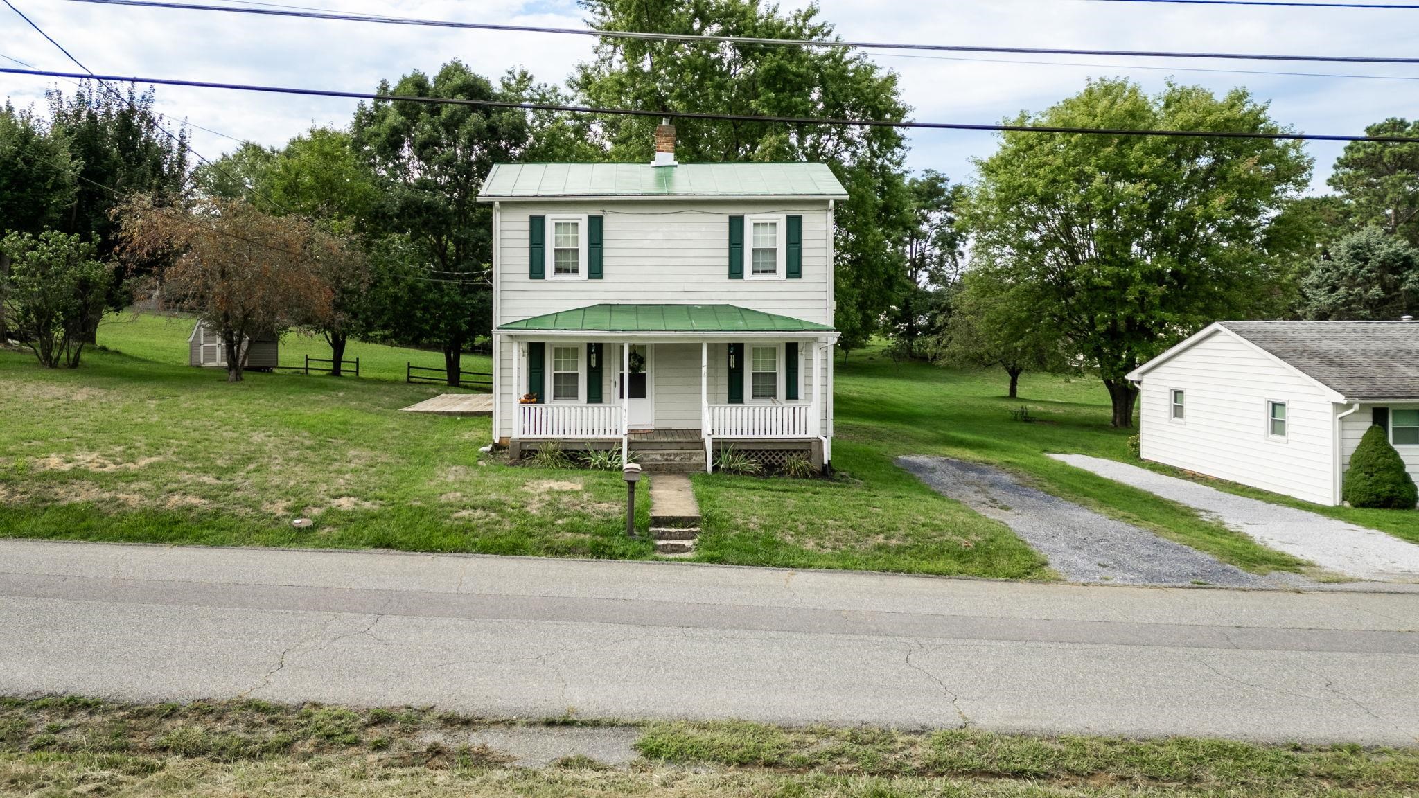 340 AMHERST RD, STAUNTON, Virginia 24401, 2 Bedrooms Bedrooms, ,1 BathroomBathrooms,Residential,340 AMHERST RD,663893 MLS # 663893