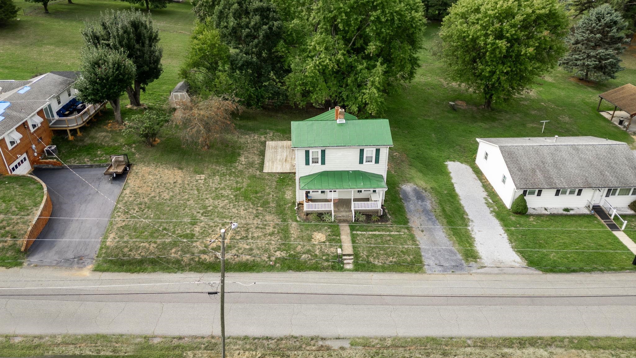 340 AMHERST RD, STAUNTON, Virginia 24401, 2 Bedrooms Bedrooms, ,1 BathroomBathrooms,Residential,340 AMHERST RD,663893 MLS # 663893