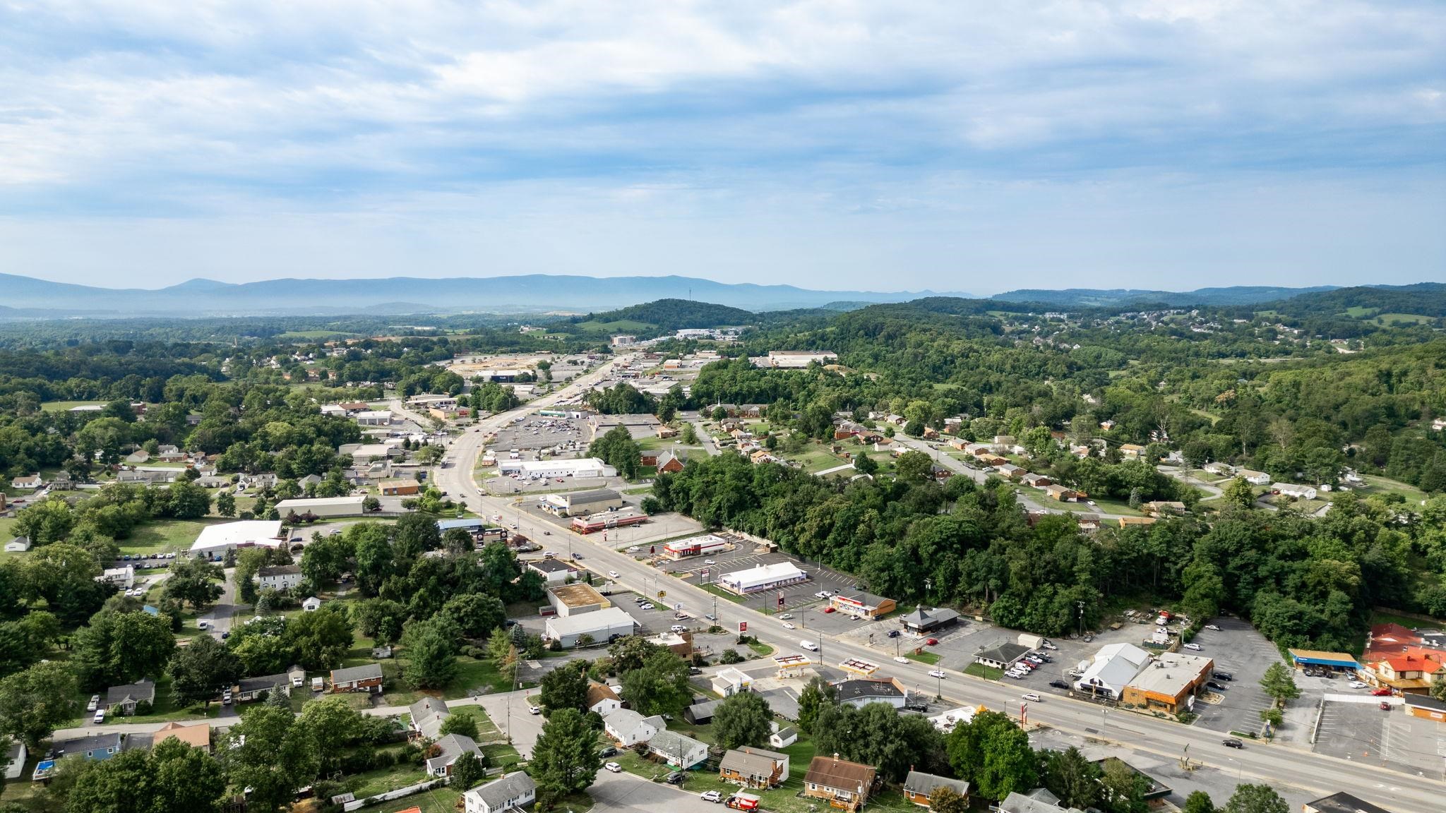 340 AMHERST RD, STAUNTON, Virginia 24401, 2 Bedrooms Bedrooms, ,1 BathroomBathrooms,Residential,340 AMHERST RD,663893 MLS # 663893
