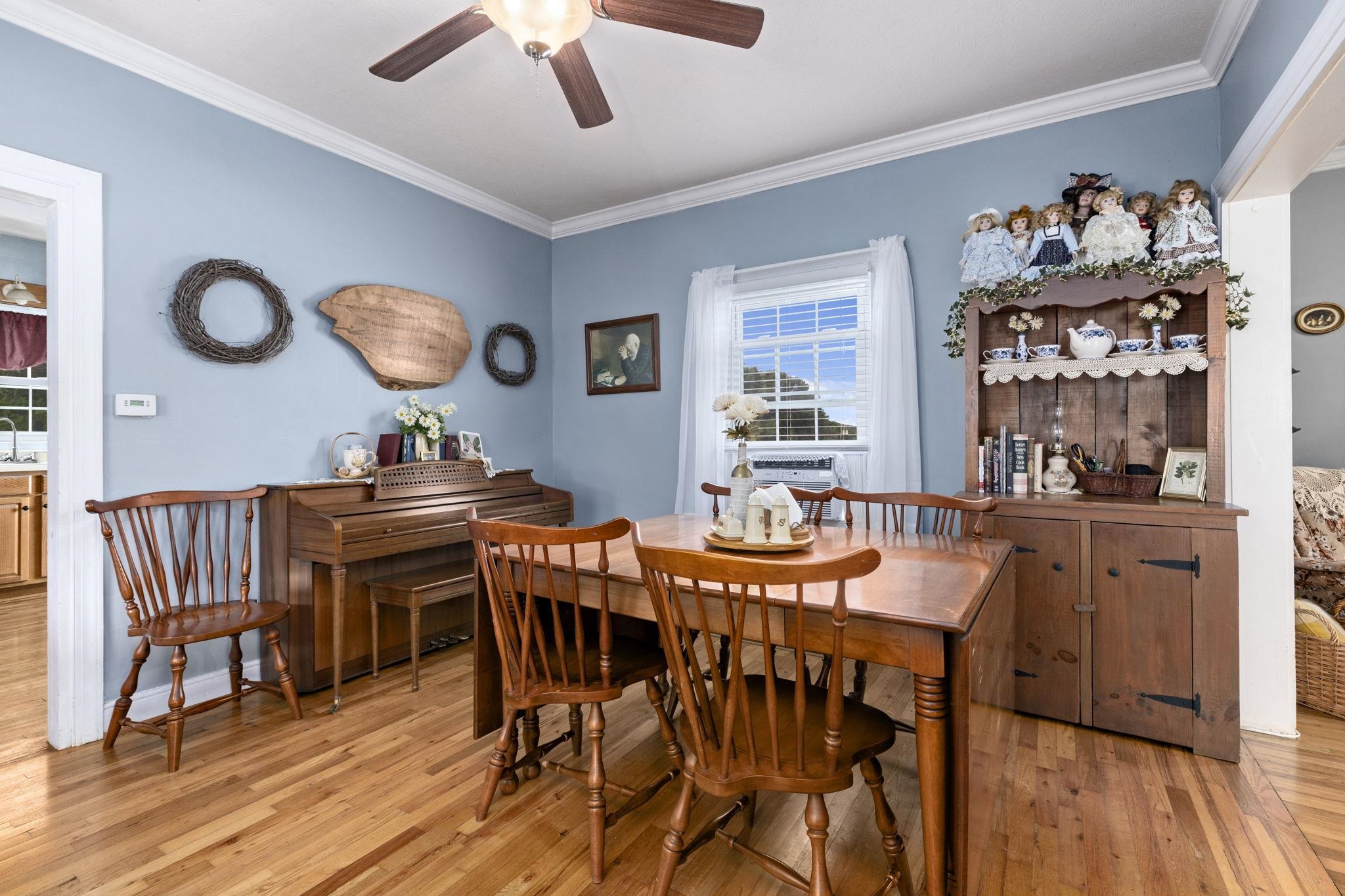 340 AMHERST RD, STAUNTON, Virginia 24401, 2 Bedrooms Bedrooms, ,1 BathroomBathrooms,Residential,340 AMHERST RD,663893 MLS # 663893