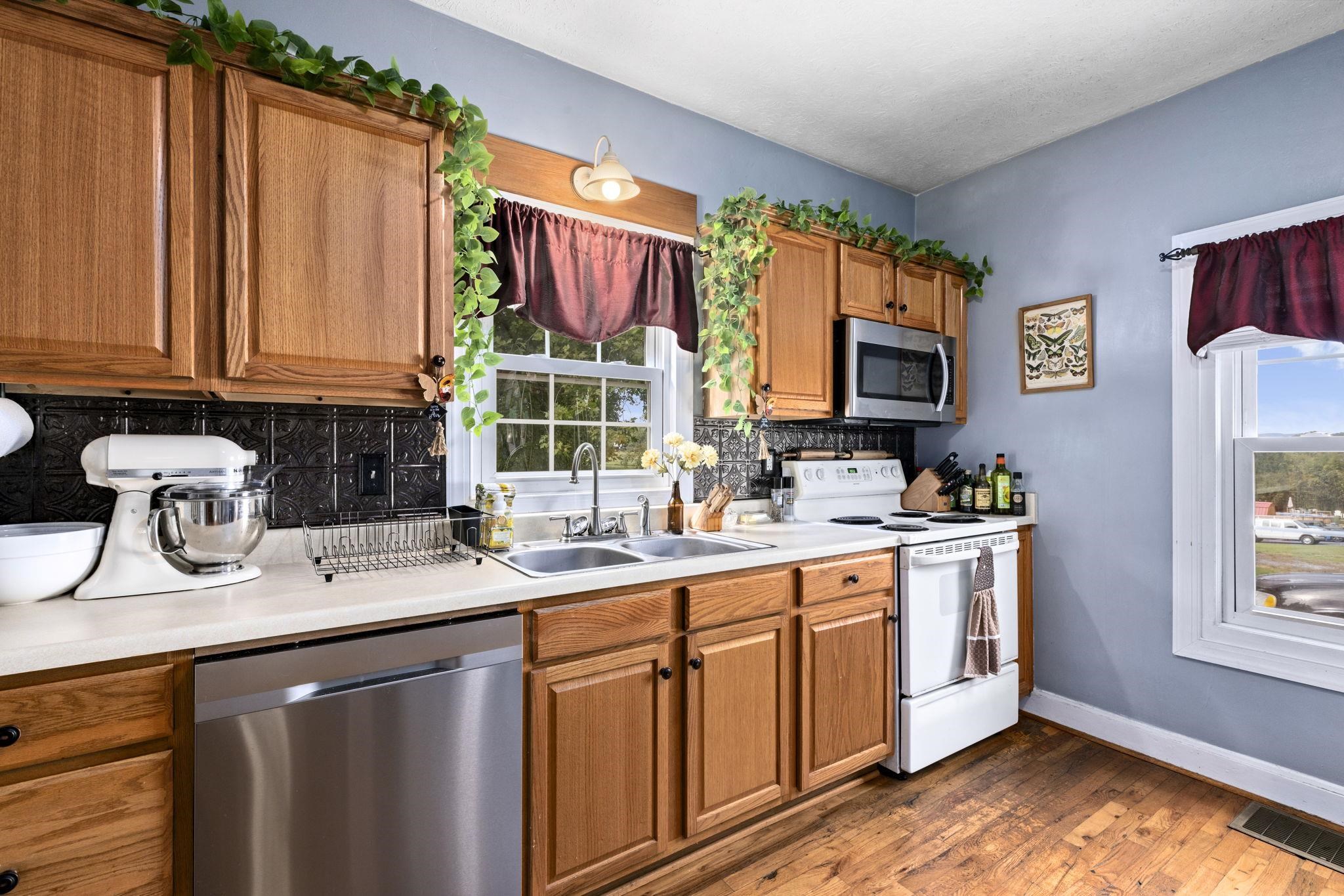 340 AMHERST RD, STAUNTON, Virginia 24401, 2 Bedrooms Bedrooms, ,1 BathroomBathrooms,Residential,340 AMHERST RD,663893 MLS # 663893