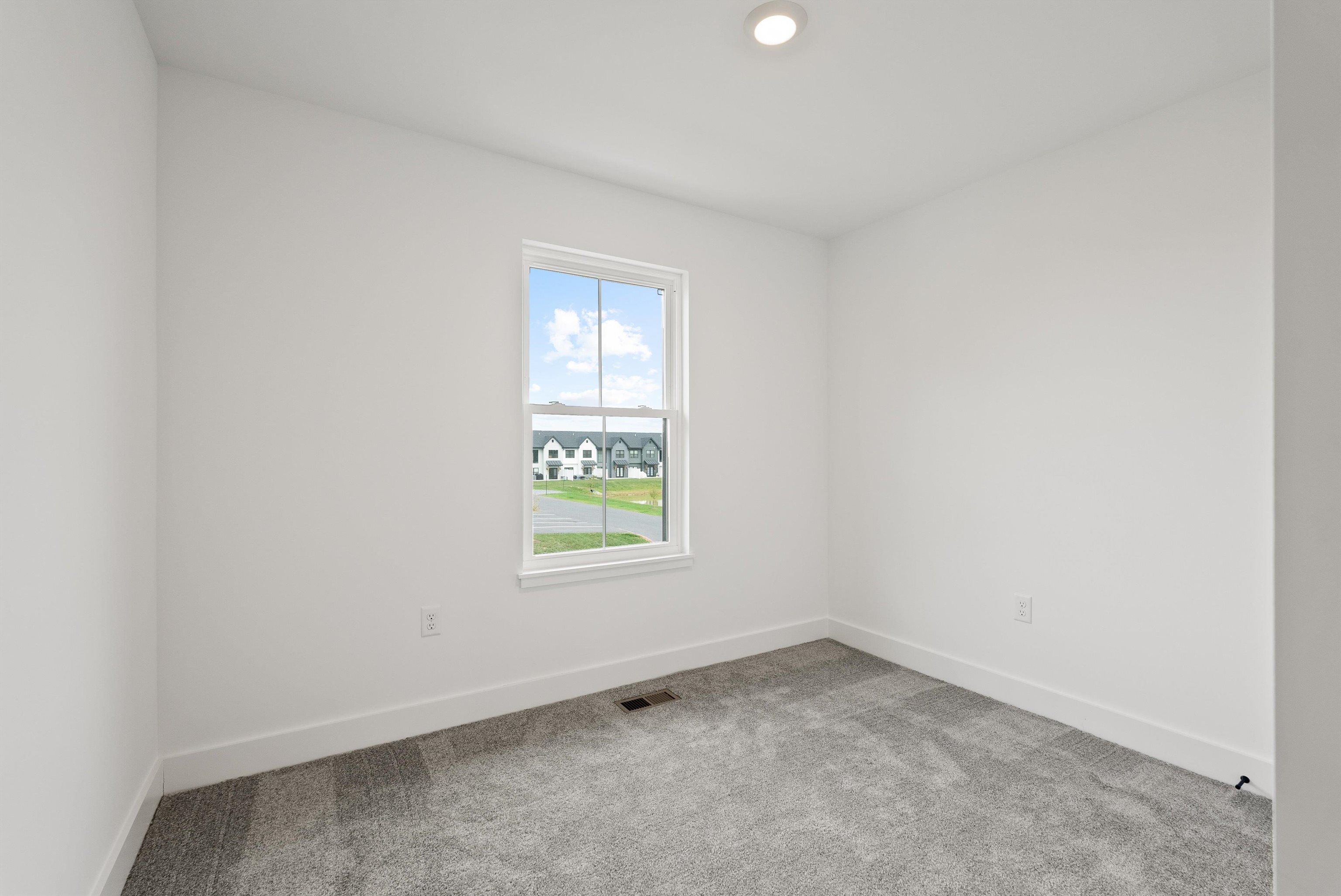 1 BARNYARD CIR, BRIDGEWATER, Virginia 22812, 3 Bedrooms Bedrooms, ,2 BathroomsBathrooms,Residential,1 BARNYARD CIR,663899 MLS # 663899