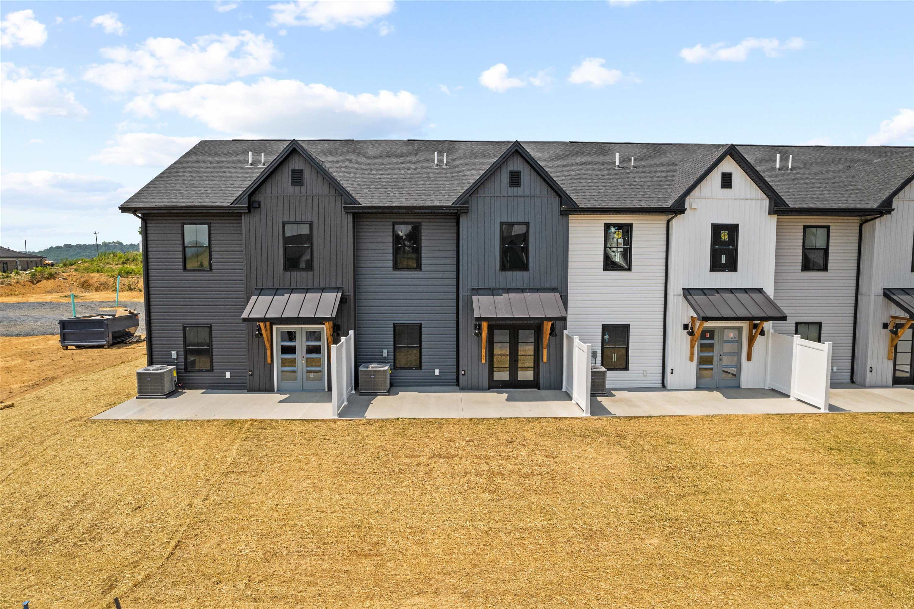1 BARNYARD CIR, BRIDGEWATER, Virginia 22812, 3 Bedrooms Bedrooms, ,2 BathroomsBathrooms,Residential,1 BARNYARD CIR,663899 MLS # 663899
