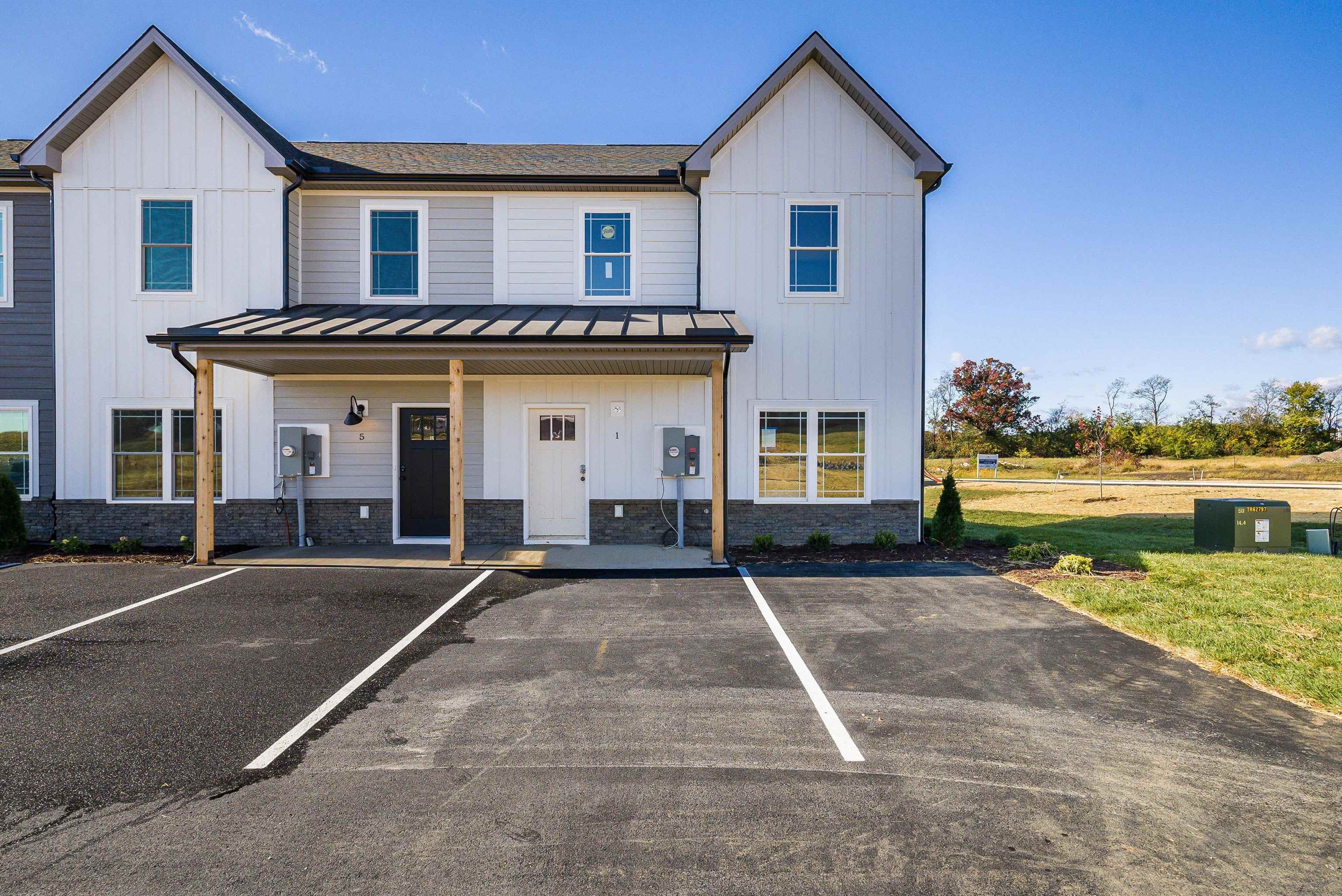 5 BARNYARD CIR, BRIDGEWATER, Virginia 22812, 3 Bedrooms Bedrooms, ,2 BathroomsBathrooms,Residential,5 BARNYARD CIR,663900 MLS # 663900 5 BARNYARD CIR, BRIDGEWATER, Virginia 22812, 3 Bedrooms Bedrooms, ,2 BathroomsBathrooms,Residential,5 BARNYARD CIR,663900 MLS # 663900