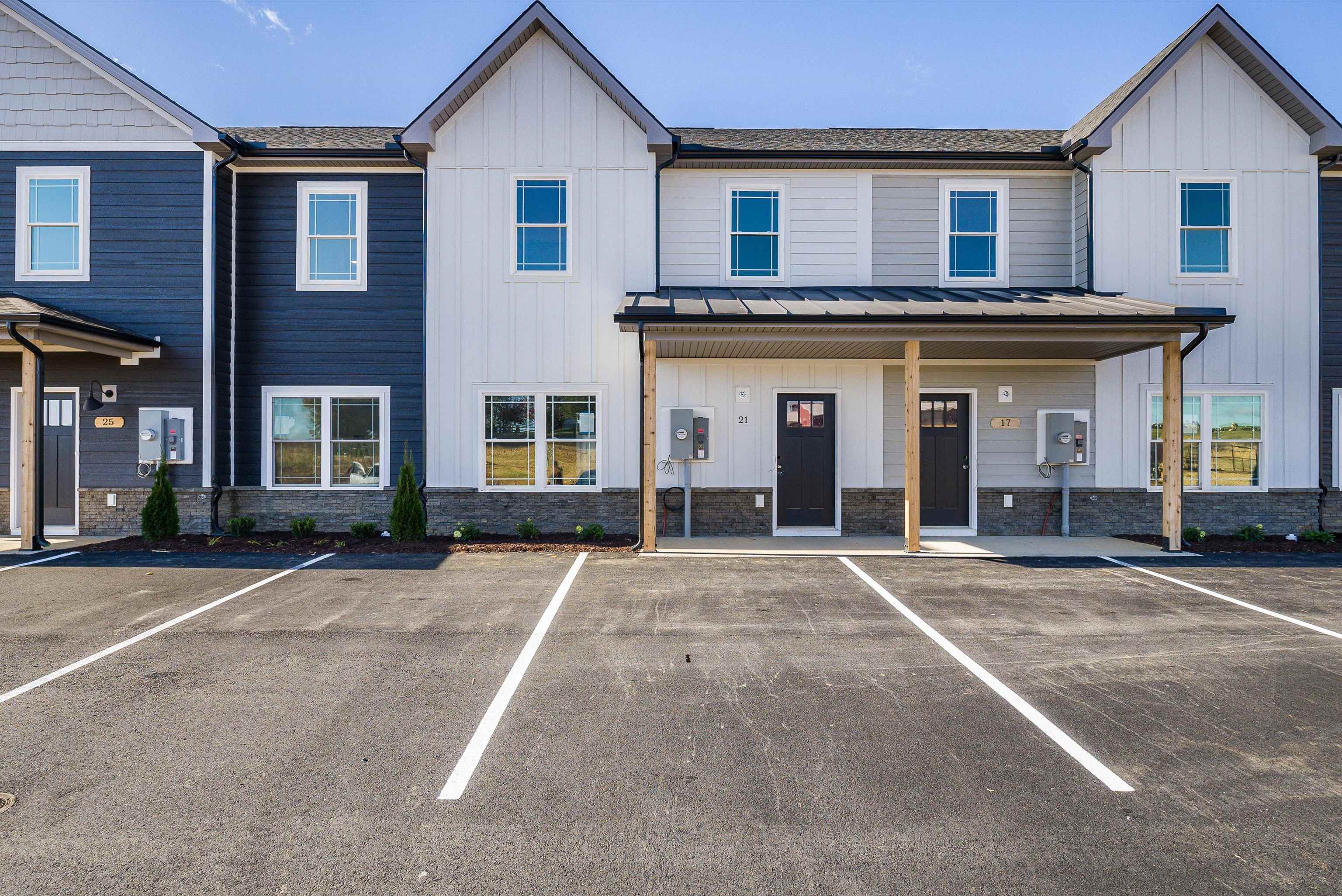 5 BARNYARD CIR, BRIDGEWATER, Virginia 22812, 3 Bedrooms Bedrooms, ,2 BathroomsBathrooms,Residential,5 BARNYARD CIR,663900 MLS # 663900 5 BARNYARD CIR, BRIDGEWATER, Virginia 22812, 3 Bedrooms Bedrooms, ,2 BathroomsBathrooms,Residential,5 BARNYARD CIR,663900 MLS # 663900