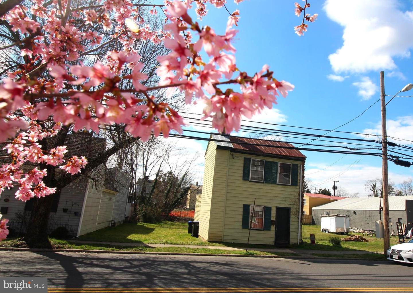 310 CHARLES ST, FREDERICKSBURG, Virginia 22401, 2 Bedrooms Bedrooms, ,1 BathroomBathrooms,Residential,For sale,310 CHARLES ST,VAFB2005504 MLS # VAFB2005504