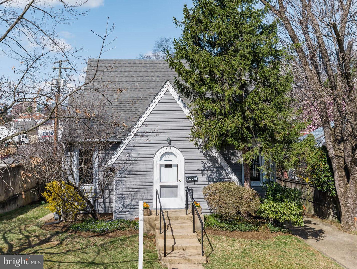2114 N OAKLAND ST, ARLINGTON, Virginia 22207, 4 Bedrooms Bedrooms, ,2 BathroomsBathrooms,Residential,For sale,2114 N OAKLAND ST,VAAR2054760 MLS # VAAR2054760
