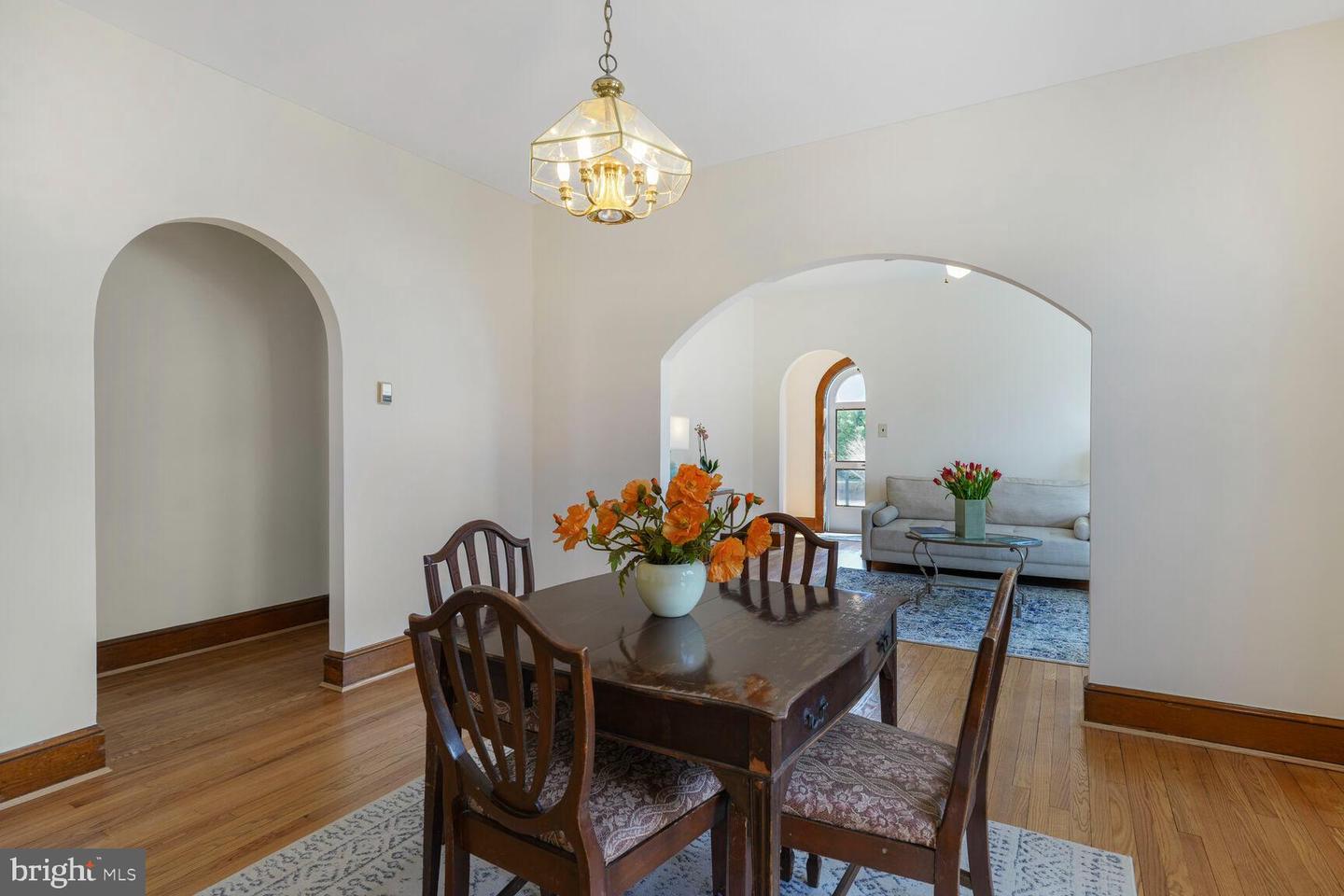 2114 N OAKLAND ST, ARLINGTON, Virginia 22207, 4 Bedrooms Bedrooms, ,2 BathroomsBathrooms,Residential,For sale,2114 N OAKLAND ST,VAAR2054760 MLS # VAAR2054760