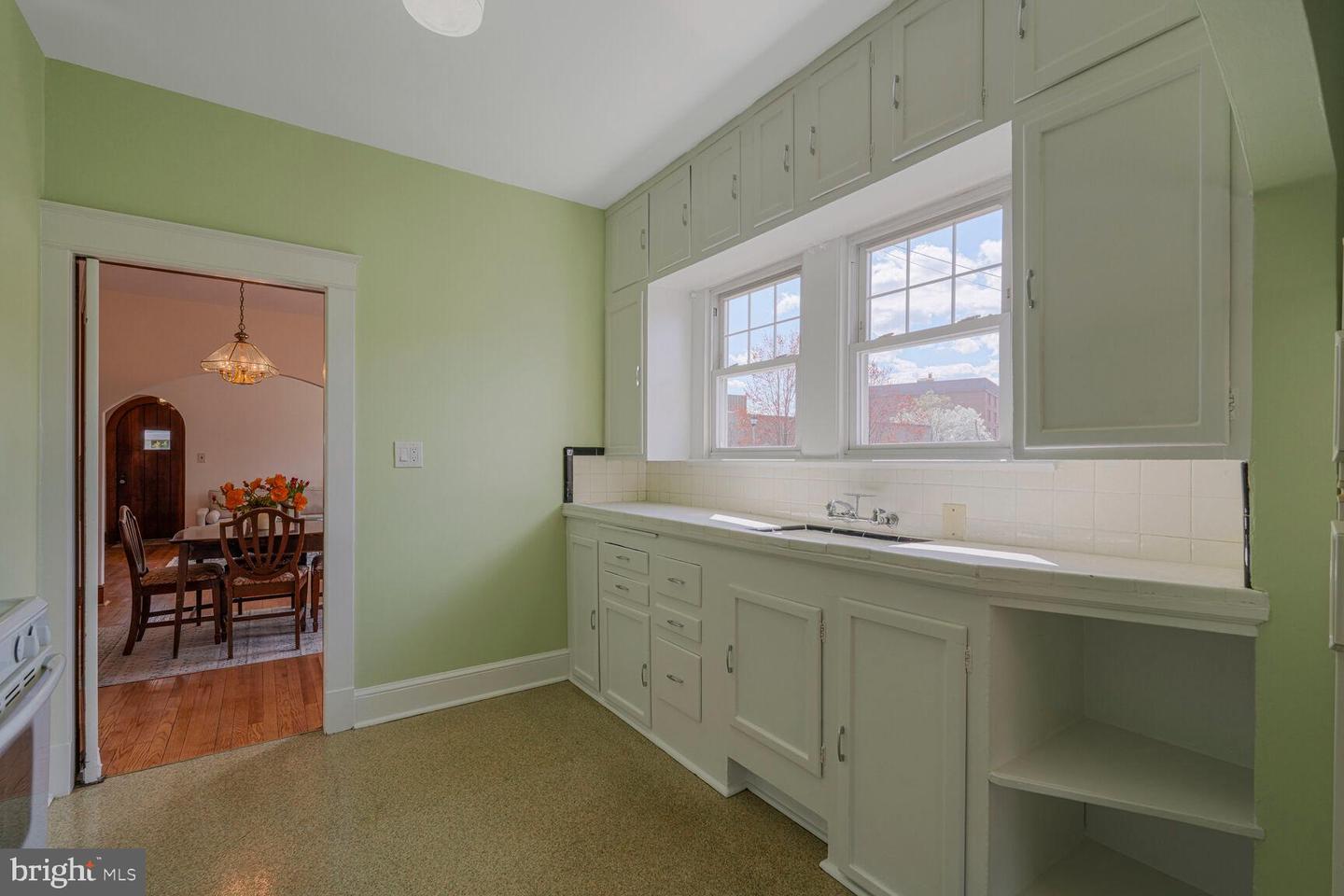 2114 N OAKLAND ST, ARLINGTON, Virginia 22207, 4 Bedrooms Bedrooms, ,2 BathroomsBathrooms,Residential,For sale,2114 N OAKLAND ST,VAAR2054760 MLS # VAAR2054760