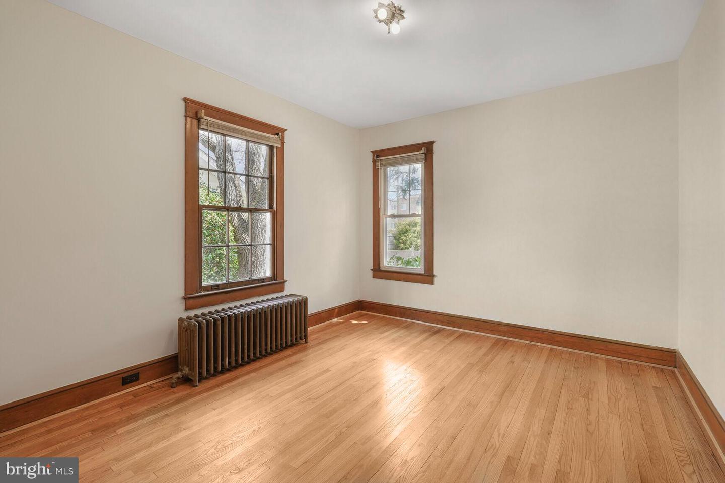 2114 N OAKLAND ST, ARLINGTON, Virginia 22207, 4 Bedrooms Bedrooms, ,2 BathroomsBathrooms,Residential,For sale,2114 N OAKLAND ST,VAAR2054760 MLS # VAAR2054760