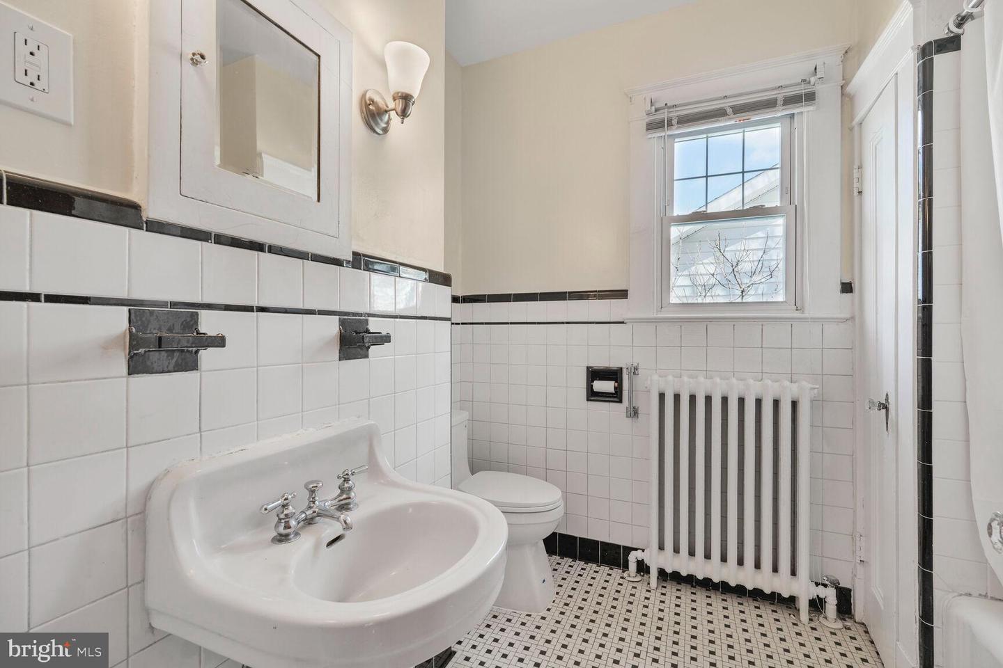 2114 N OAKLAND ST, ARLINGTON, Virginia 22207, 4 Bedrooms Bedrooms, ,2 BathroomsBathrooms,Residential,For sale,2114 N OAKLAND ST,VAAR2054760 MLS # VAAR2054760