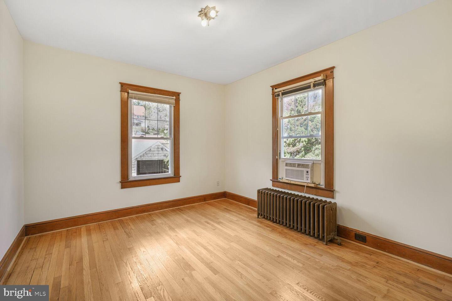2114 N OAKLAND ST, ARLINGTON, Virginia 22207, 4 Bedrooms Bedrooms, ,2 BathroomsBathrooms,Residential,For sale,2114 N OAKLAND ST,VAAR2054760 MLS # VAAR2054760