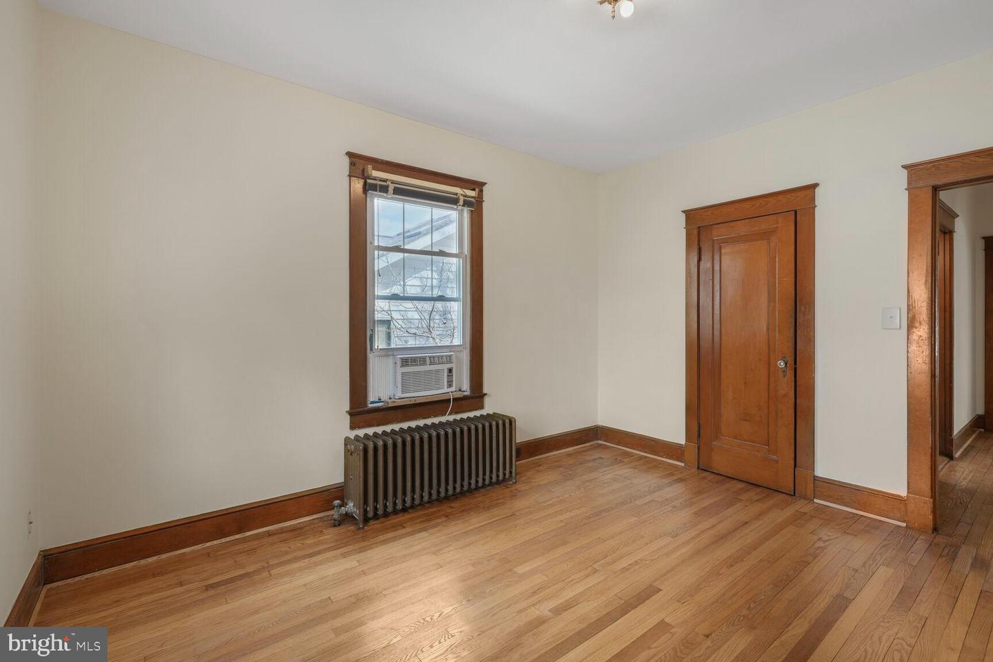 2114 N OAKLAND ST, ARLINGTON, Virginia 22207, 4 Bedrooms Bedrooms, ,2 BathroomsBathrooms,Residential,For sale,2114 N OAKLAND ST,VAAR2054760 MLS # VAAR2054760