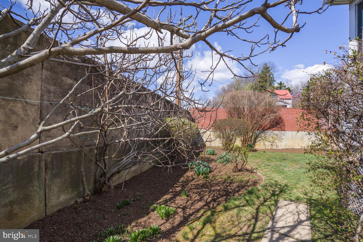 2114 N OAKLAND ST, ARLINGTON, Virginia 22207, 4 Bedrooms Bedrooms, ,2 BathroomsBathrooms,Residential,For sale,2114 N OAKLAND ST,VAAR2054760 MLS # VAAR2054760