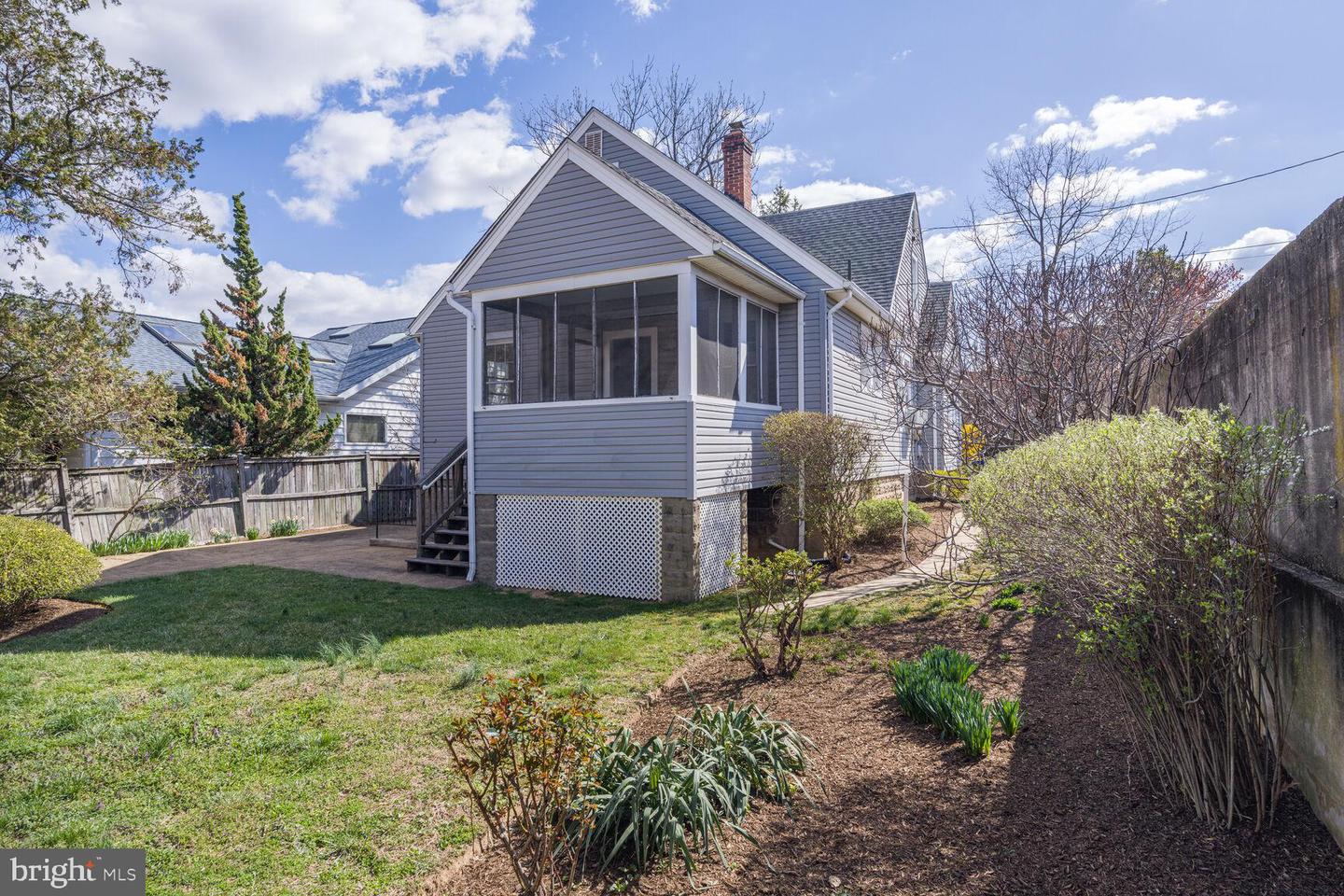 2114 N OAKLAND ST, ARLINGTON, Virginia 22207, 4 Bedrooms Bedrooms, ,2 BathroomsBathrooms,Residential,For sale,2114 N OAKLAND ST,VAAR2054760 MLS # VAAR2054760