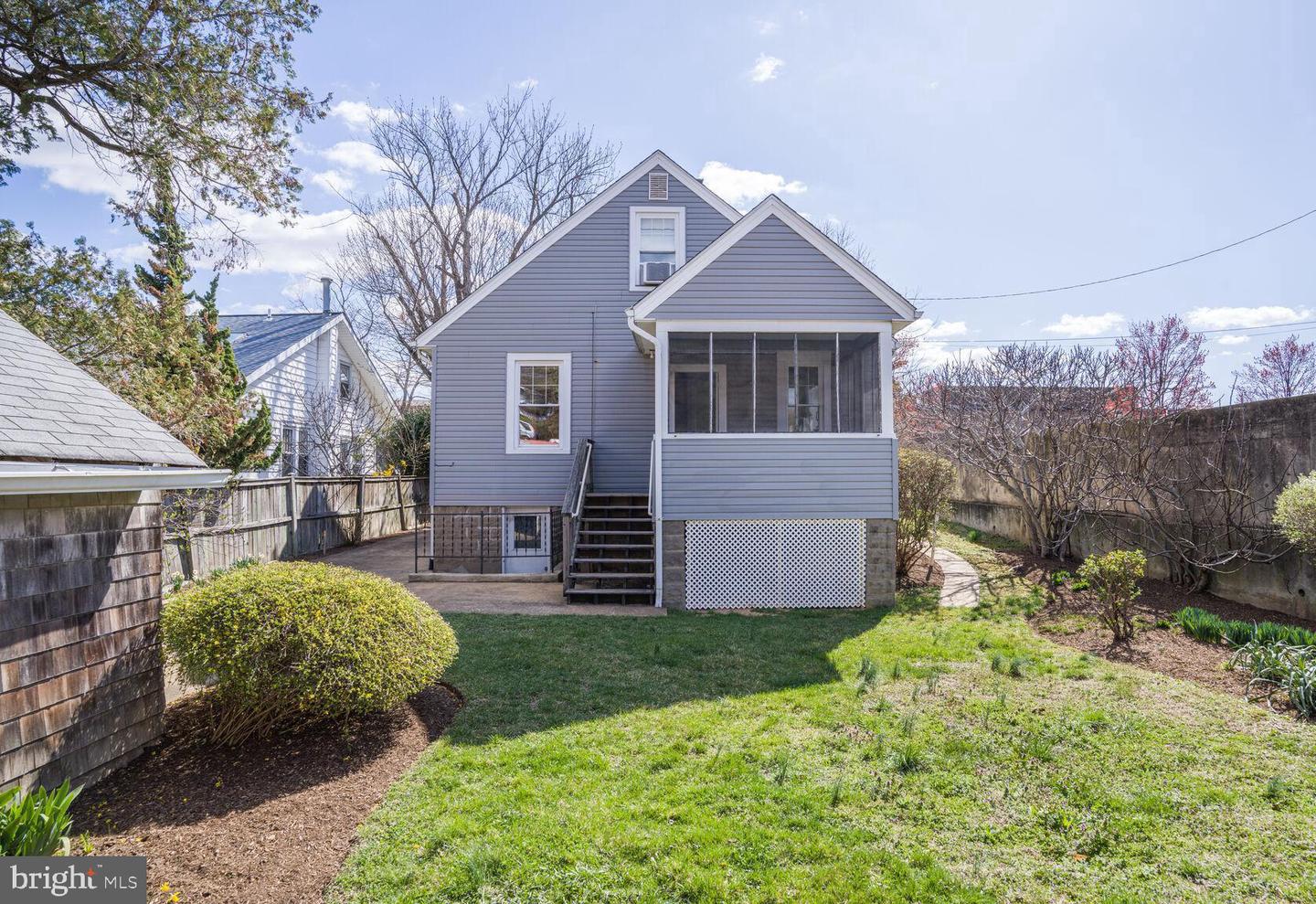 2114 N OAKLAND ST, ARLINGTON, Virginia 22207, 4 Bedrooms Bedrooms, ,2 BathroomsBathrooms,Residential,For sale,2114 N OAKLAND ST,VAAR2054760 MLS # VAAR2054760
