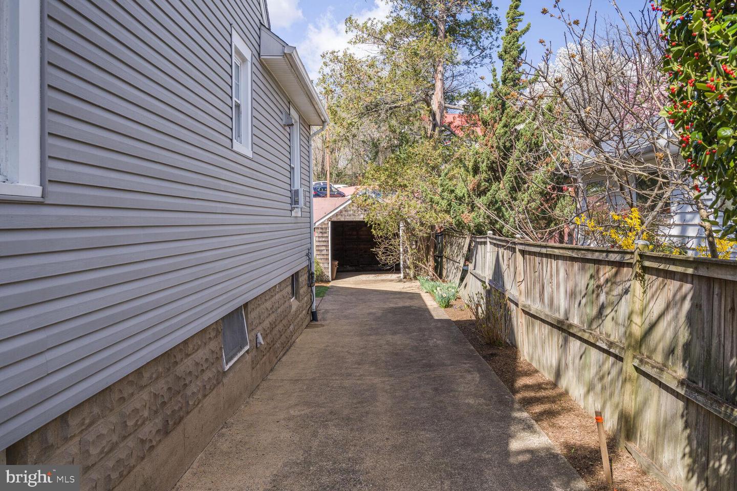 2114 N OAKLAND ST, ARLINGTON, Virginia 22207, 4 Bedrooms Bedrooms, ,2 BathroomsBathrooms,Residential,For sale,2114 N OAKLAND ST,VAAR2054760 MLS # VAAR2054760