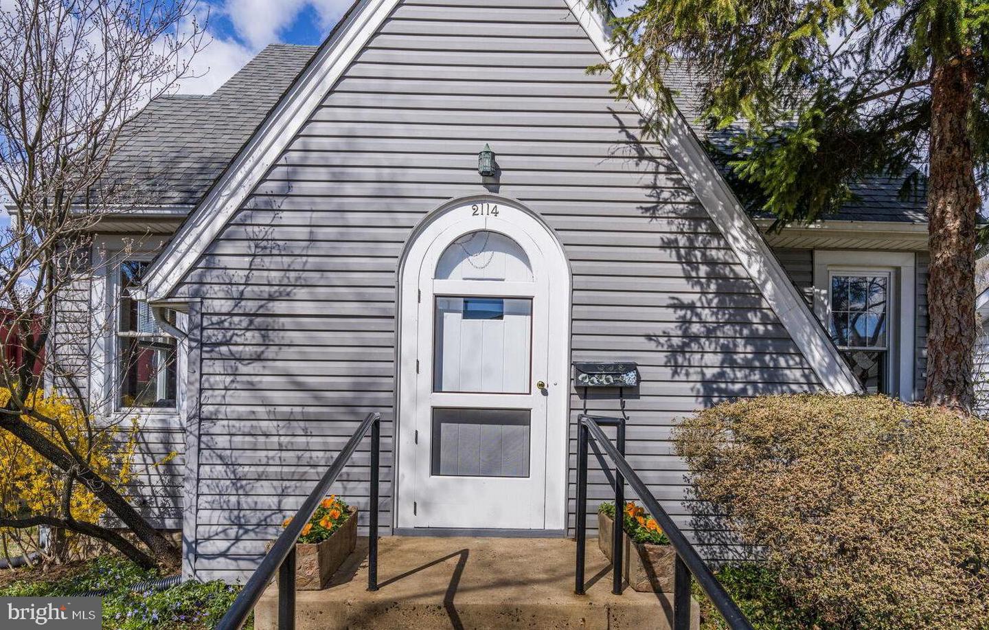 2114 N OAKLAND ST, ARLINGTON, Virginia 22207, 4 Bedrooms Bedrooms, ,2 BathroomsBathrooms,Residential,For sale,2114 N OAKLAND ST,VAAR2054760 MLS # VAAR2054760