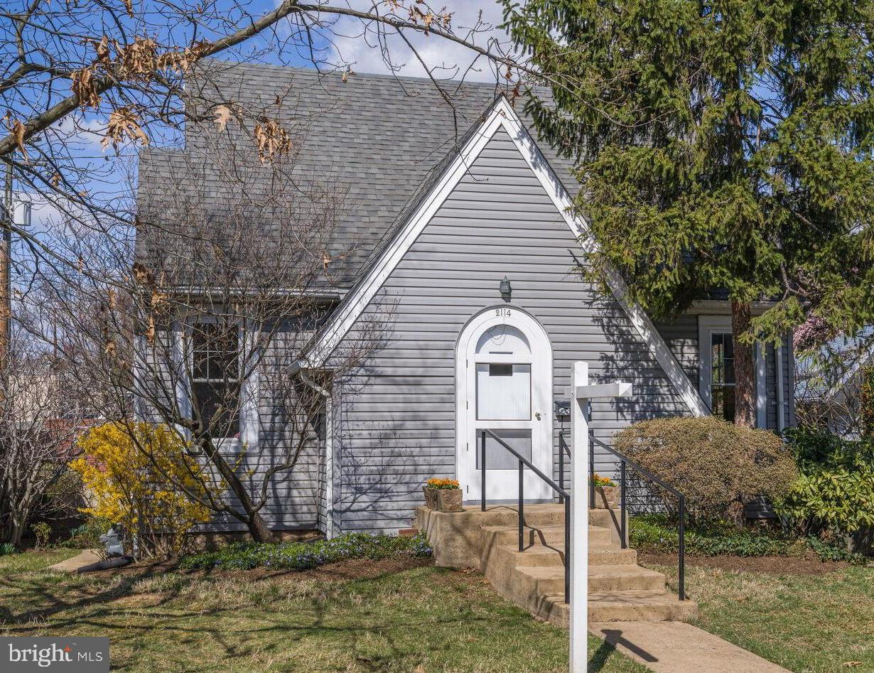 2114 N OAKLAND ST, ARLINGTON, Virginia 22207, 4 Bedrooms Bedrooms, ,2 BathroomsBathrooms,Residential,For sale,2114 N OAKLAND ST,VAAR2054760 MLS # VAAR2054760