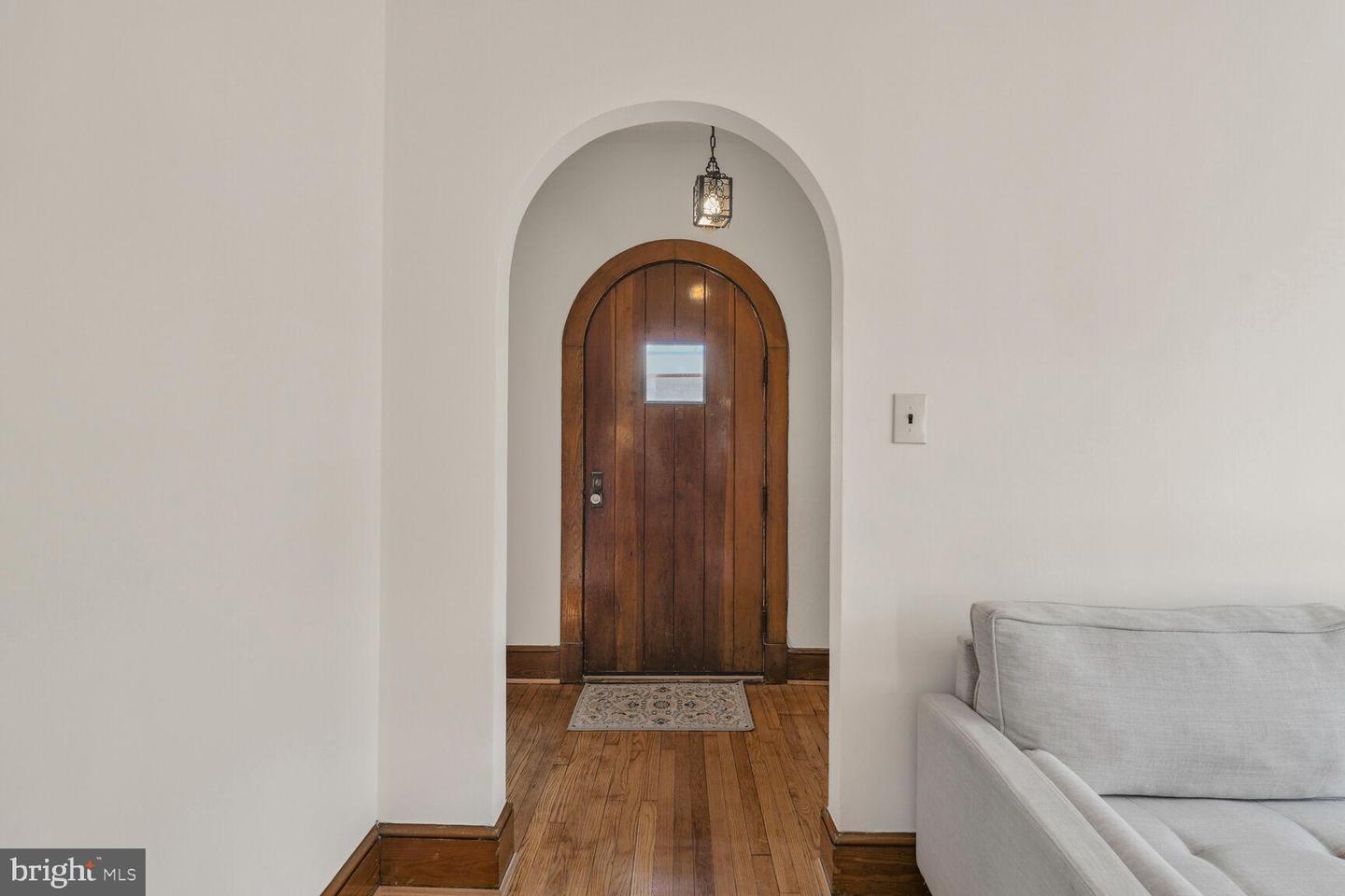 2114 N OAKLAND ST, ARLINGTON, Virginia 22207, 4 Bedrooms Bedrooms, ,2 BathroomsBathrooms,Residential,For sale,2114 N OAKLAND ST,VAAR2054760 MLS # VAAR2054760
