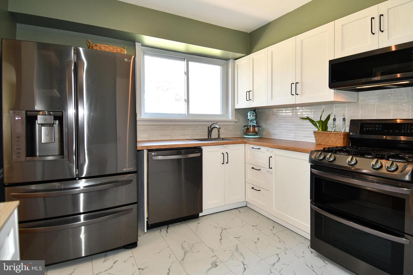6944 ESSEX AVE, SPRINGFIELD, Virginia 22150, 3 Bedrooms Bedrooms, ,2 BathroomsBathrooms,Residential,For sale,6944 ESSEX AVE,VAFX2229004 MLS # VAFX2229004