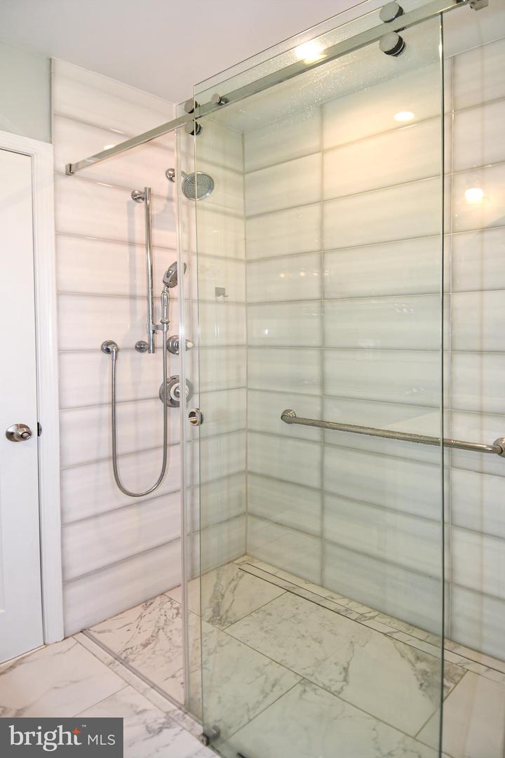6944 ESSEX AVE, SPRINGFIELD, Virginia 22150, 3 Bedrooms Bedrooms, ,2 BathroomsBathrooms,Residential,For sale,6944 ESSEX AVE,VAFX2229004 MLS # VAFX2229004