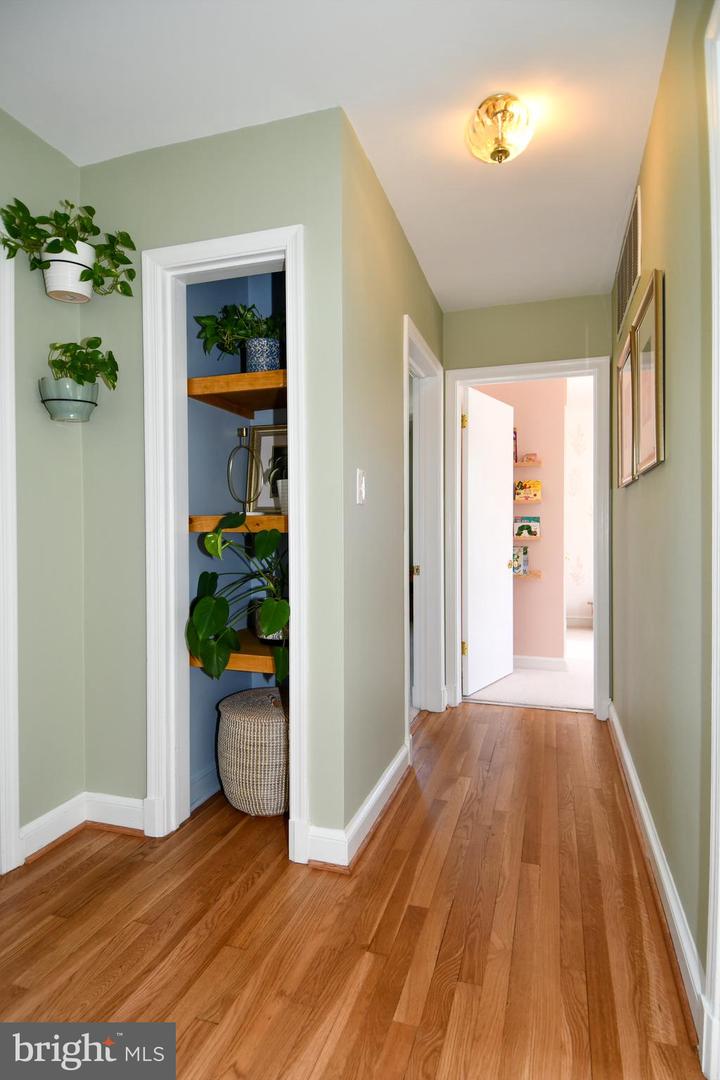 6944 ESSEX AVE, SPRINGFIELD, Virginia 22150, 3 Bedrooms Bedrooms, ,2 BathroomsBathrooms,Residential,For sale,6944 ESSEX AVE,VAFX2229004 MLS # VAFX2229004