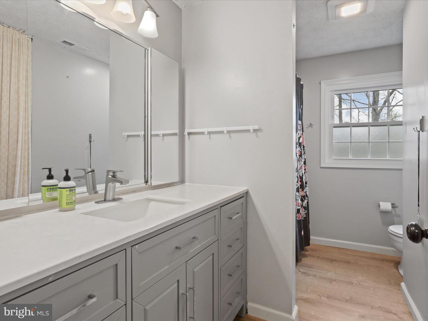 5516 YELLOW RAIL CT, FAIRFAX, Virginia 22032, 5 Bedrooms Bedrooms, ,3 BathroomsBathrooms,Residential,For sale,5516 YELLOW RAIL CT,VAFX2230766 MLS # VAFX2230766