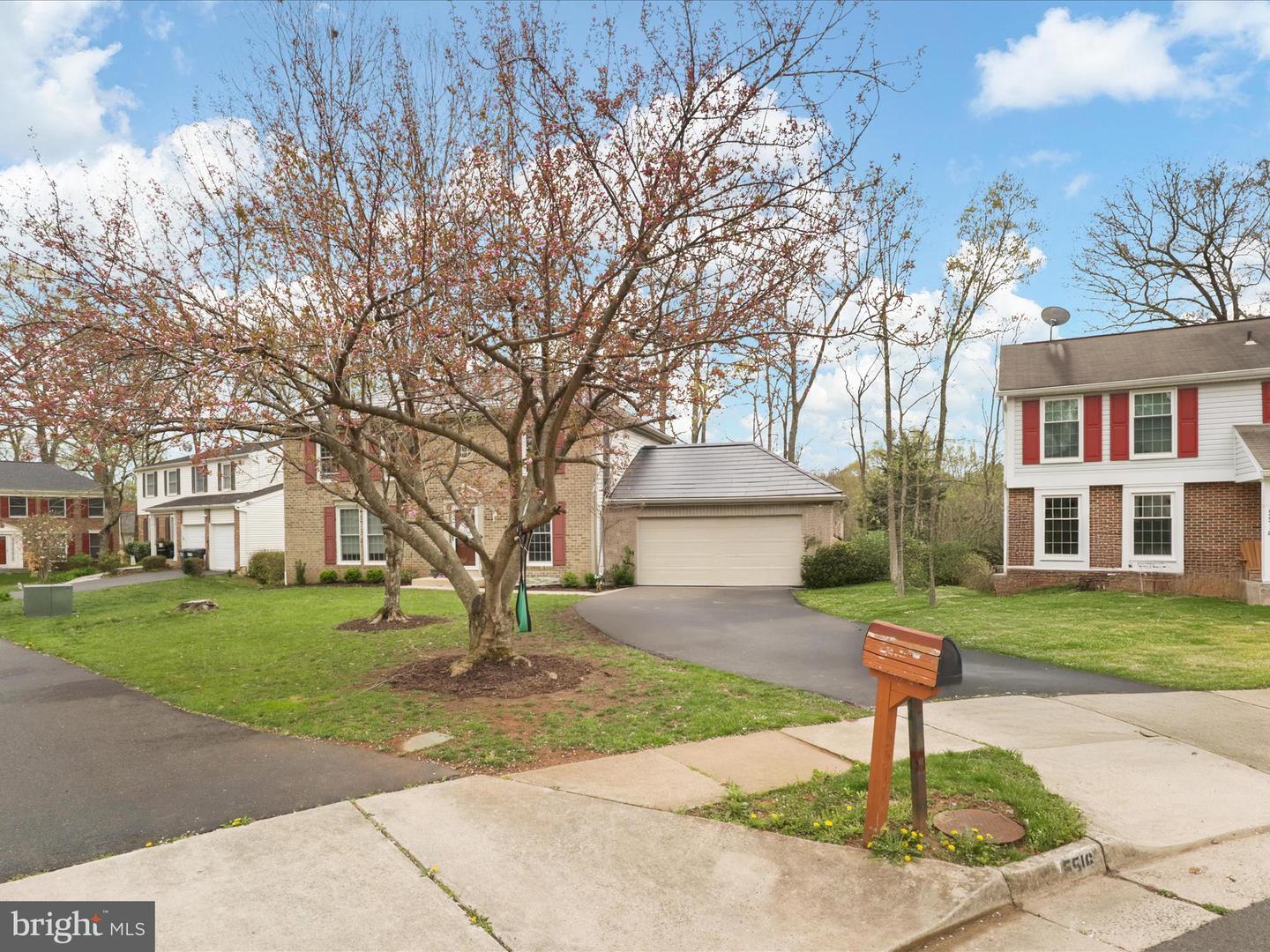 5516 YELLOW RAIL CT, FAIRFAX, Virginia 22032, 5 Bedrooms Bedrooms, ,3 BathroomsBathrooms,Residential,For sale,5516 YELLOW RAIL CT,VAFX2230766 MLS # VAFX2230766