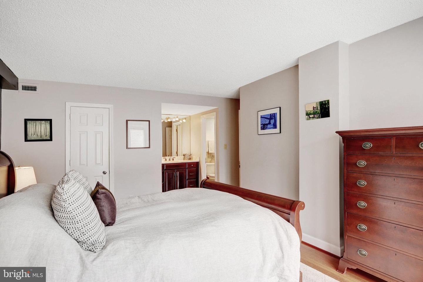 1080 WISCONSIN AVE NW #3020, WASHINGTON, District Of Columbia 20007, 2 Bedrooms Bedrooms, ,2 BathroomsBathrooms,Residential,For sale,1080 WISCONSIN AVE NW #3020,DCDC2192952 MLS # DCDC2192952