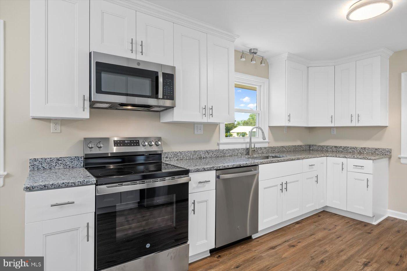 451 TRUSLOW RD, FREDERICKSBURG, Virginia 22405, 2 Bedrooms Bedrooms, 5 Rooms Rooms,1 BathroomBathrooms,Residential,For sale,451 TRUSLOW RD,VAST2037866 MLS # VAST2037866