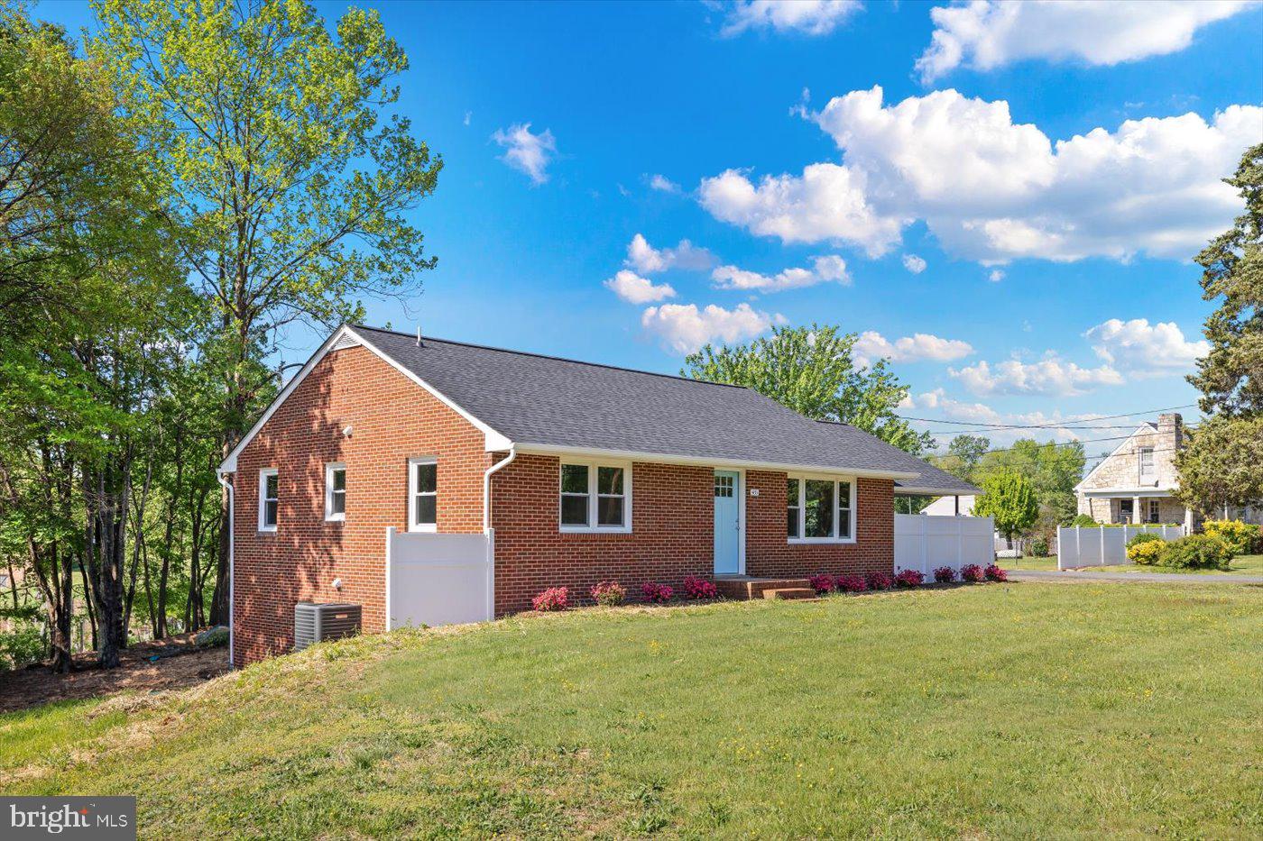 451 TRUSLOW RD, FREDERICKSBURG, Virginia 22405, 2 Bedrooms Bedrooms, 5 Rooms Rooms,1 BathroomBathrooms,Residential,For sale,451 TRUSLOW RD,VAST2037866 MLS # VAST2037866