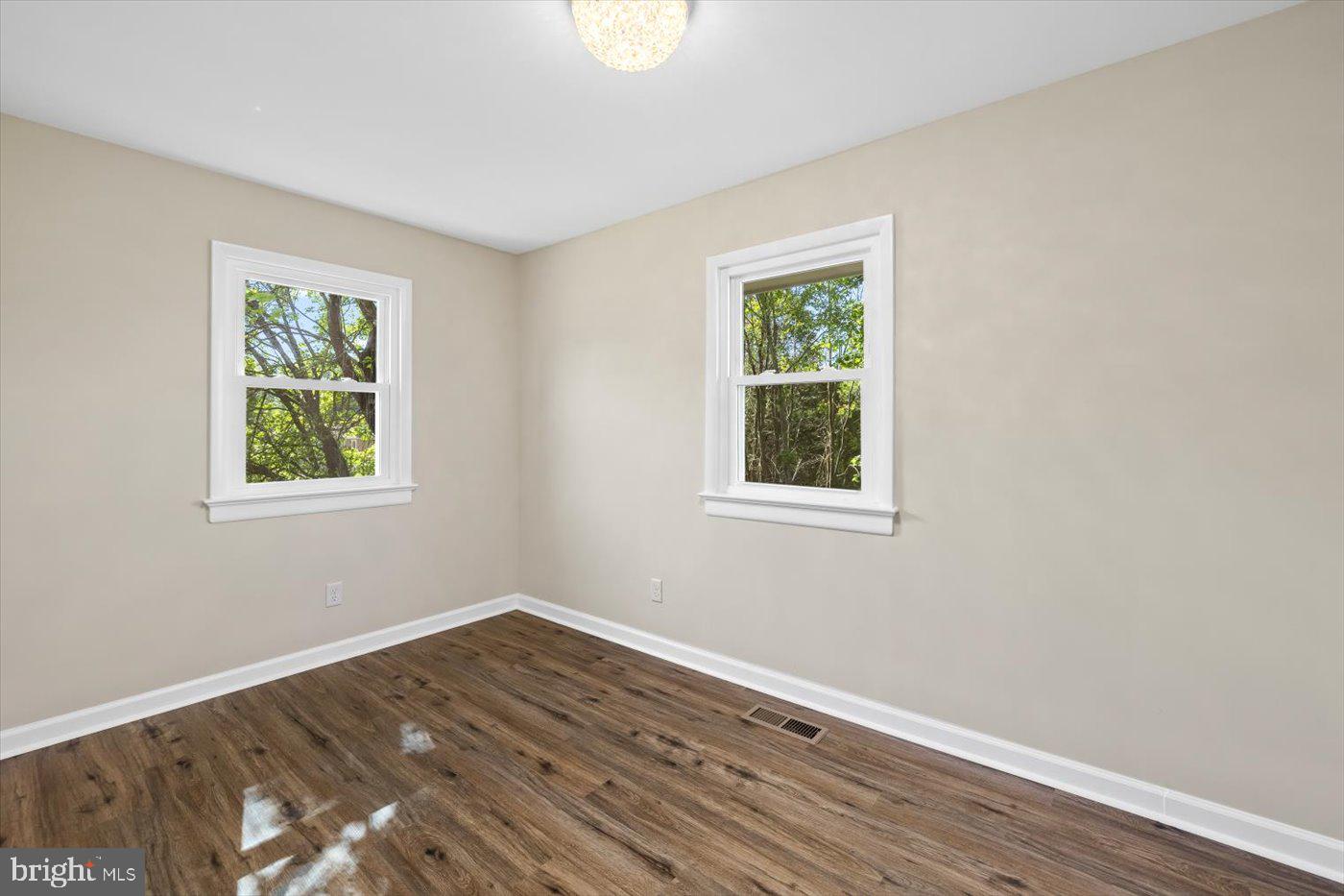 451 TRUSLOW RD, FREDERICKSBURG, Virginia 22405, 2 Bedrooms Bedrooms, 5 Rooms Rooms,1 BathroomBathrooms,Residential,For sale,451 TRUSLOW RD,VAST2037866 MLS # VAST2037866
