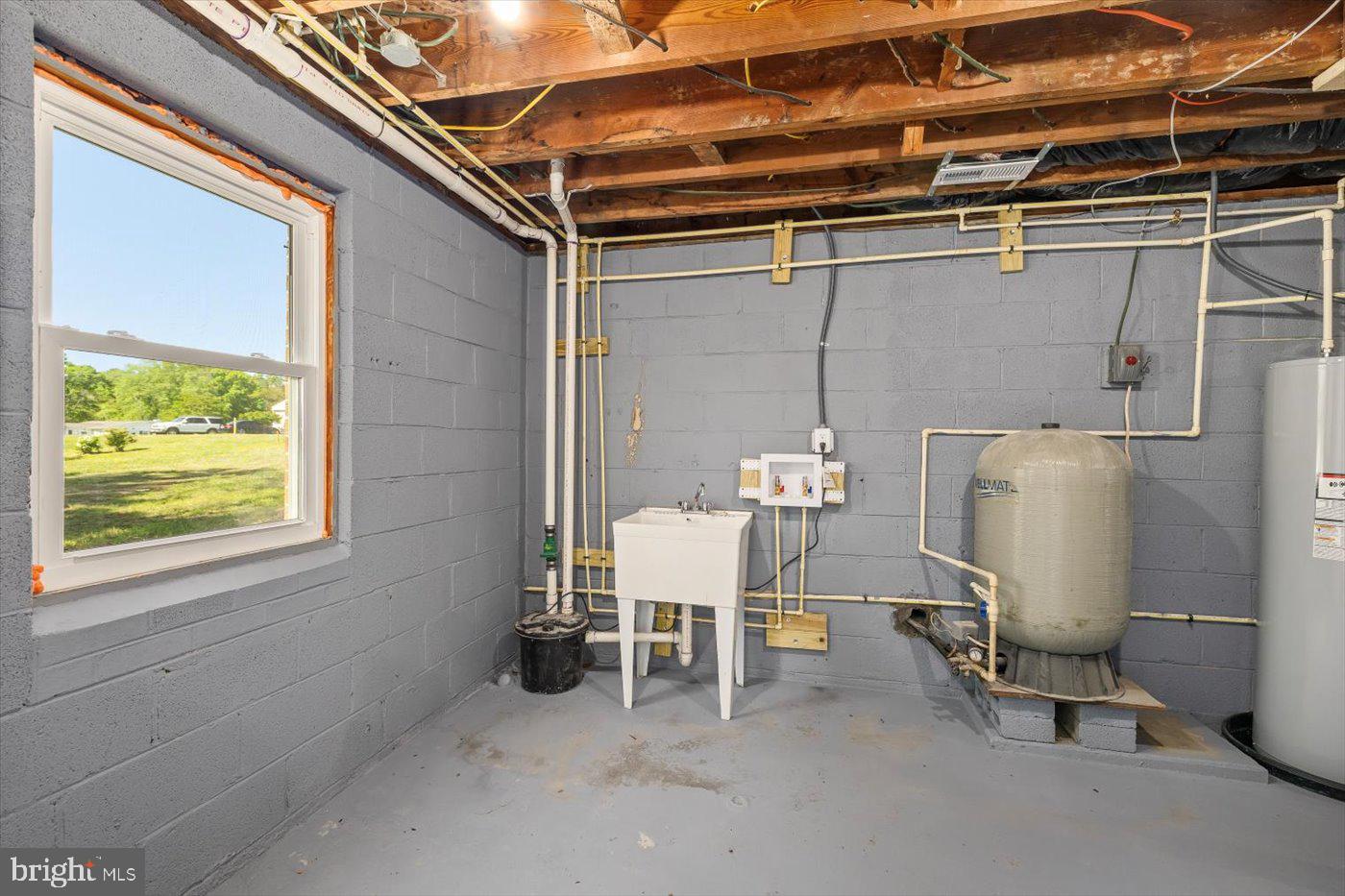 451 TRUSLOW RD, FREDERICKSBURG, Virginia 22405, 2 Bedrooms Bedrooms, 5 Rooms Rooms,1 BathroomBathrooms,Residential,For sale,451 TRUSLOW RD,VAST2037866 MLS # VAST2037866