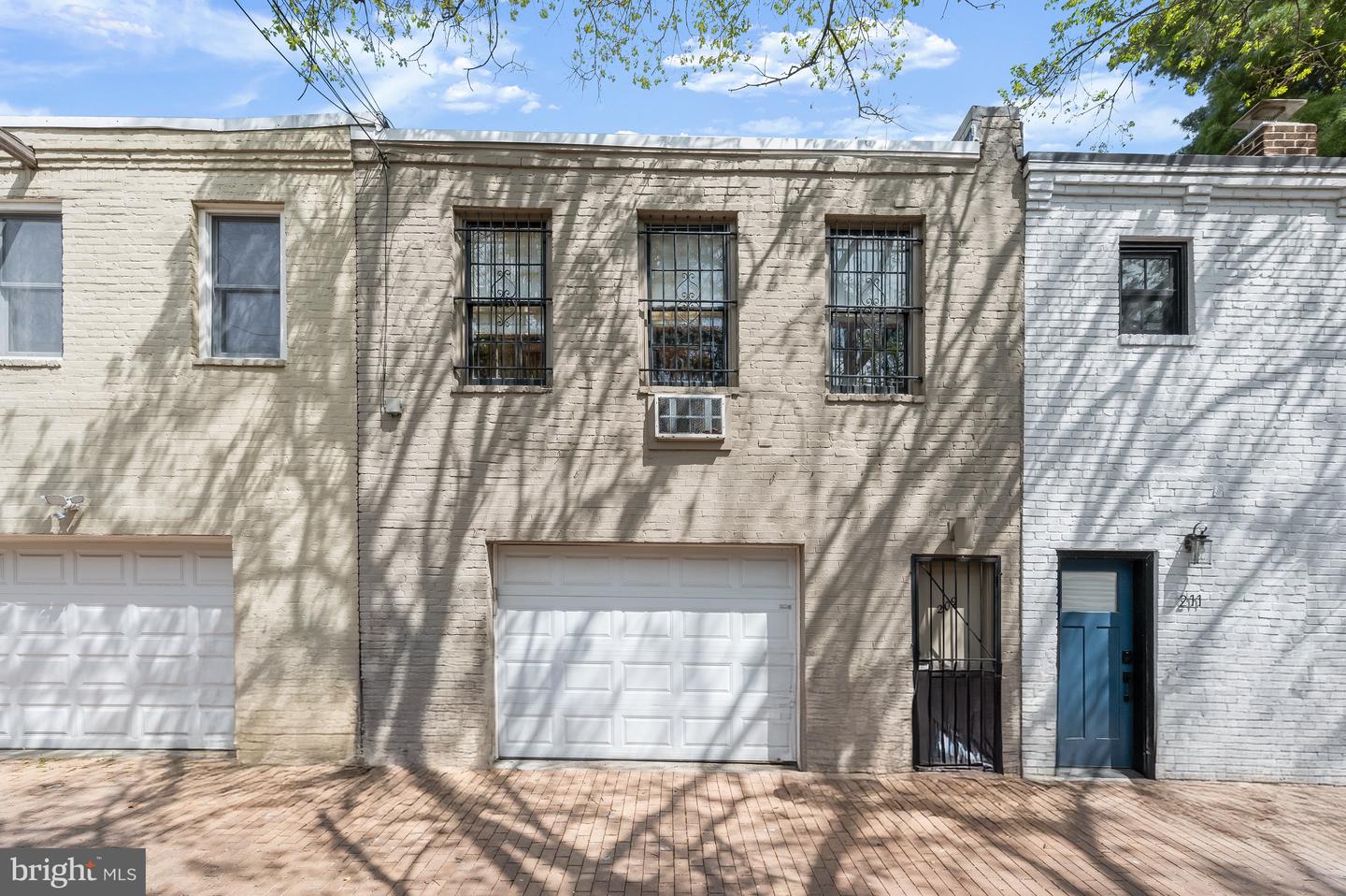 209 10TH ST SE, WASHINGTON, District Of Columbia 20003, 4 Bedrooms Bedrooms, ,3 BathroomsBathrooms,Residential,For sale,209 10TH ST SE,DCDC2196906 MLS # DCDC2196906
