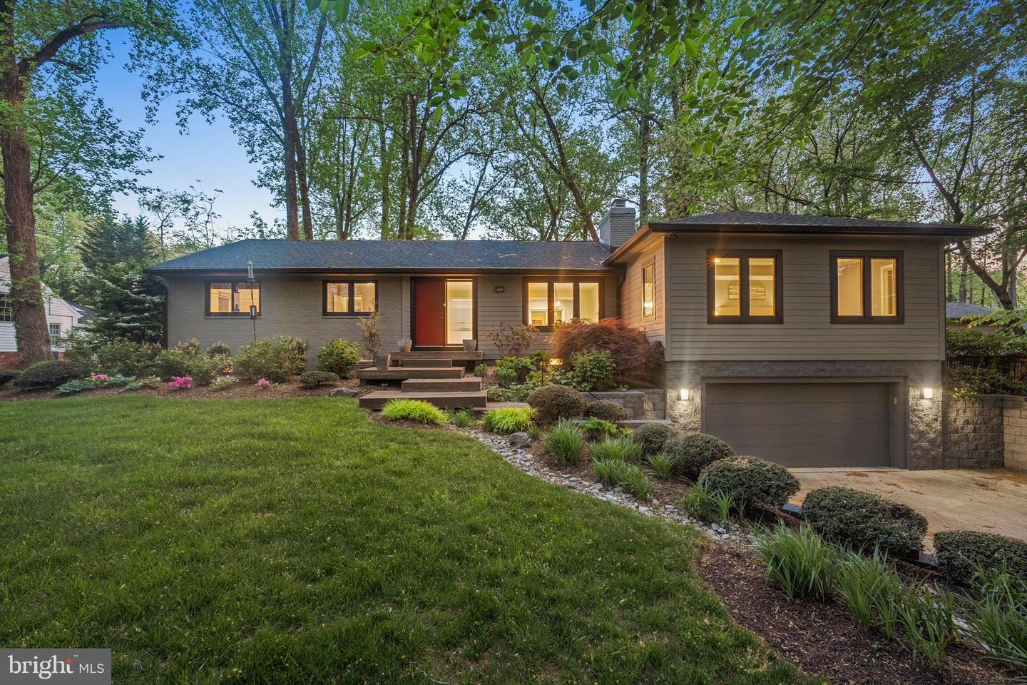 7903 OLD FALLS RD, MCLEAN, Virginia 22102, 5 Bedrooms Bedrooms, ,4 BathroomsBathrooms,Residential,For sale,7903 OLD FALLS RD,VAFX2236092 MLS # VAFX2236092