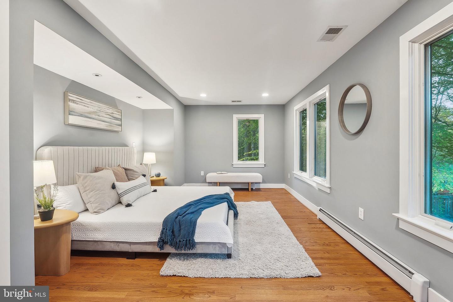 7903 OLD FALLS RD, MCLEAN, Virginia 22102, 5 Bedrooms Bedrooms, ,4 BathroomsBathrooms,Residential,For sale,7903 OLD FALLS RD,VAFX2236092 MLS # VAFX2236092