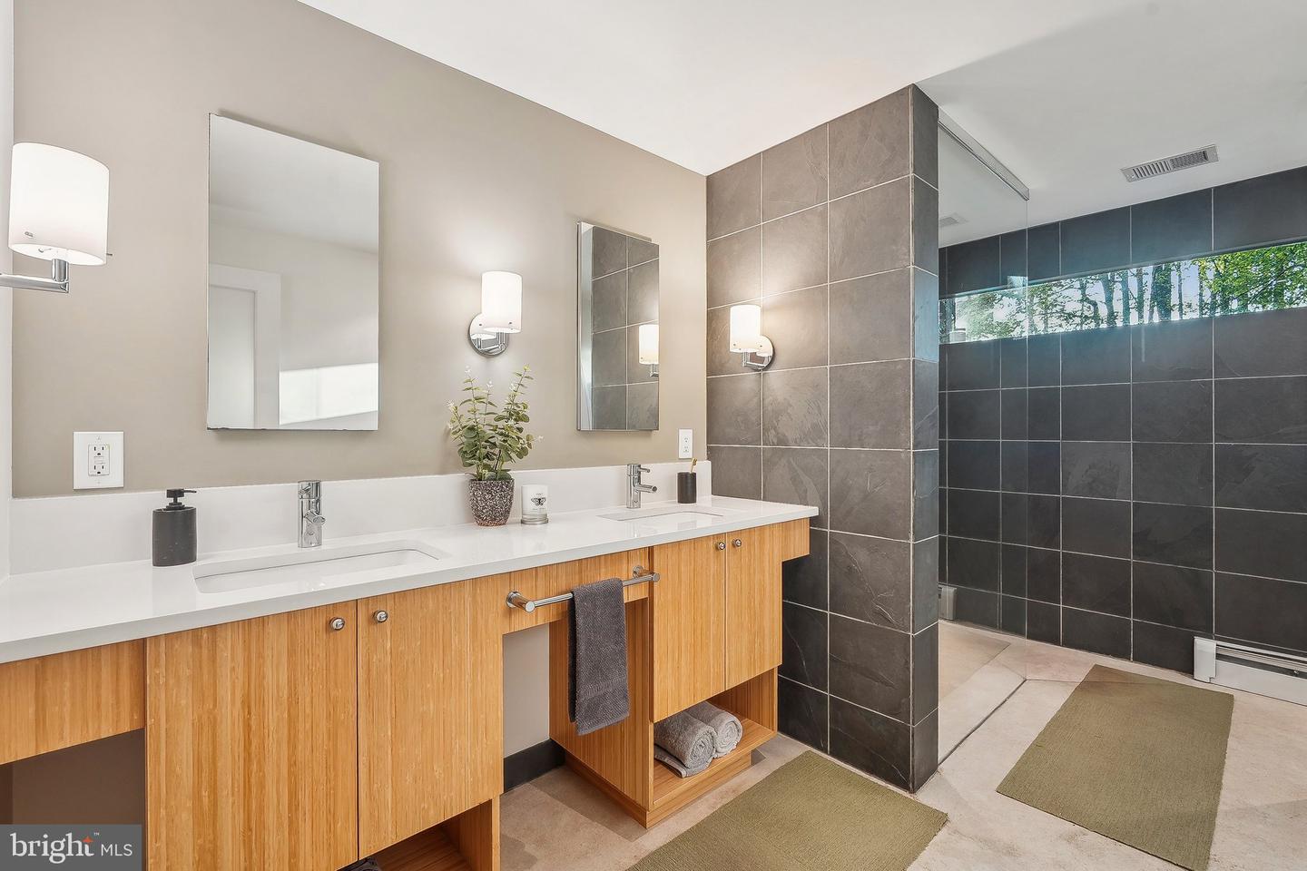 7903 OLD FALLS RD, MCLEAN, Virginia 22102, 5 Bedrooms Bedrooms, ,4 BathroomsBathrooms,Residential,For sale,7903 OLD FALLS RD,VAFX2236092 MLS # VAFX2236092