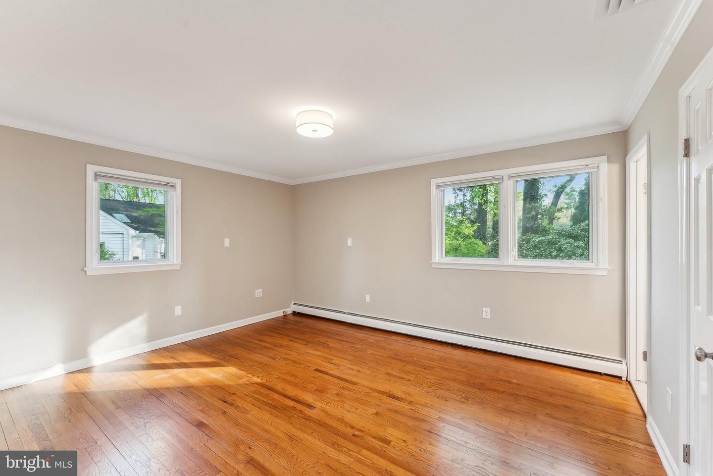 7903 OLD FALLS RD, MCLEAN, Virginia 22102, 5 Bedrooms Bedrooms, ,4 BathroomsBathrooms,Residential,For sale,7903 OLD FALLS RD,VAFX2236092 MLS # VAFX2236092