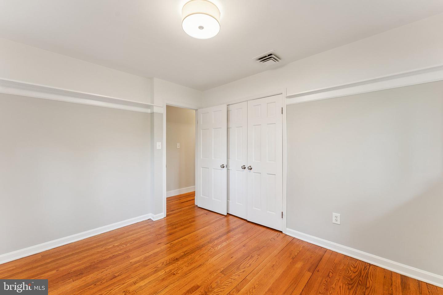 7903 OLD FALLS RD, MCLEAN, Virginia 22102, 5 Bedrooms Bedrooms, ,4 BathroomsBathrooms,Residential,For sale,7903 OLD FALLS RD,VAFX2236092 MLS # VAFX2236092