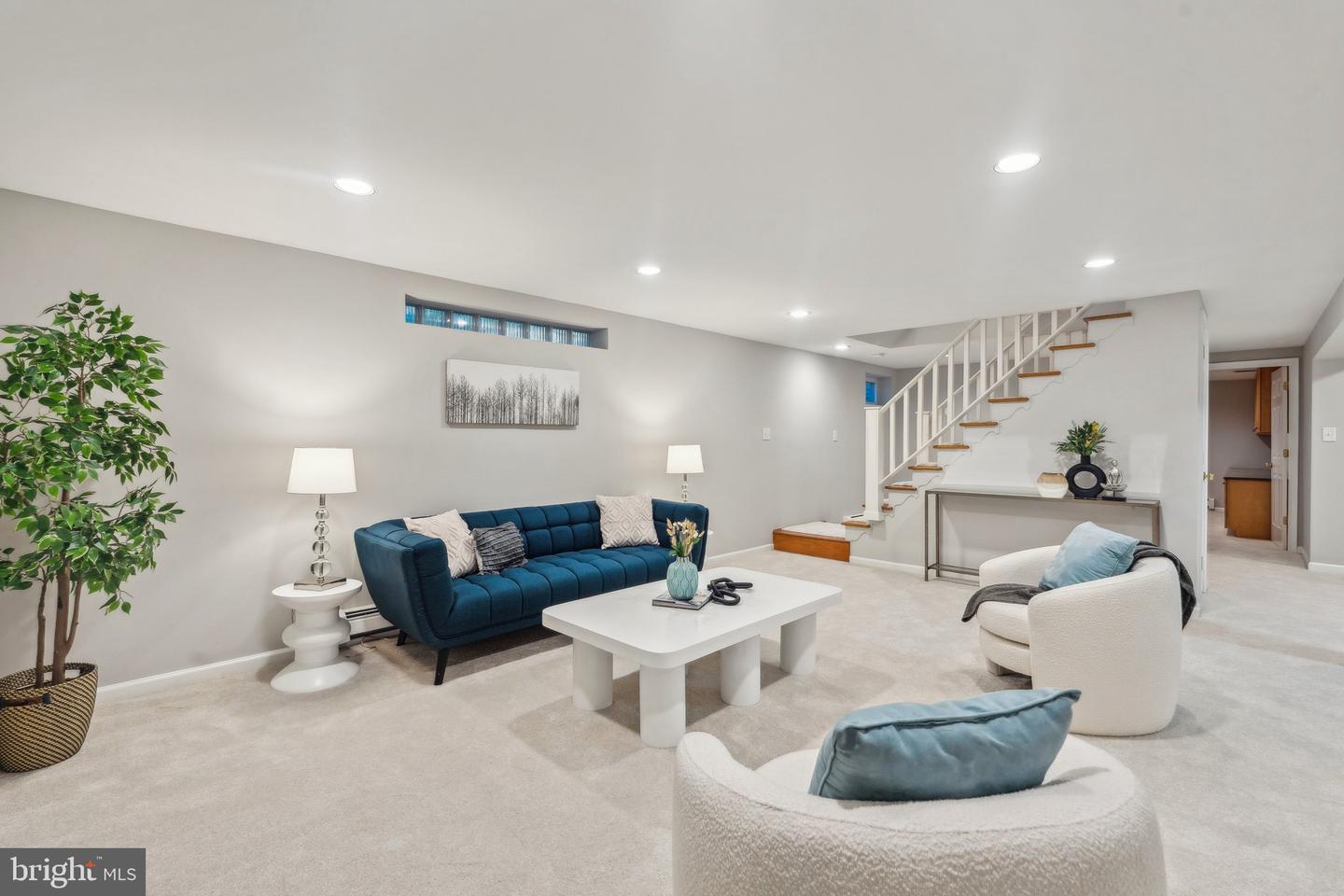 7903 OLD FALLS RD, MCLEAN, Virginia 22102, 5 Bedrooms Bedrooms, ,4 BathroomsBathrooms,Residential,For sale,7903 OLD FALLS RD,VAFX2236092 MLS # VAFX2236092