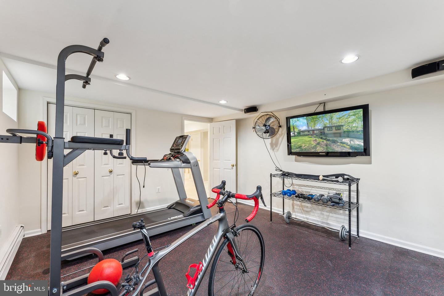 7903 OLD FALLS RD, MCLEAN, Virginia 22102, 5 Bedrooms Bedrooms, ,4 BathroomsBathrooms,Residential,For sale,7903 OLD FALLS RD,VAFX2236092 MLS # VAFX2236092