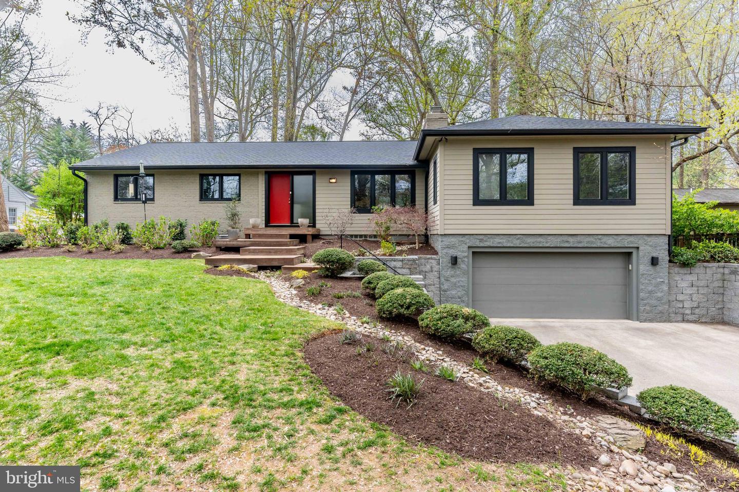 7903 OLD FALLS RD, MCLEAN, Virginia 22102, 5 Bedrooms Bedrooms, ,4 BathroomsBathrooms,Residential,For sale,7903 OLD FALLS RD,VAFX2236092 MLS # VAFX2236092