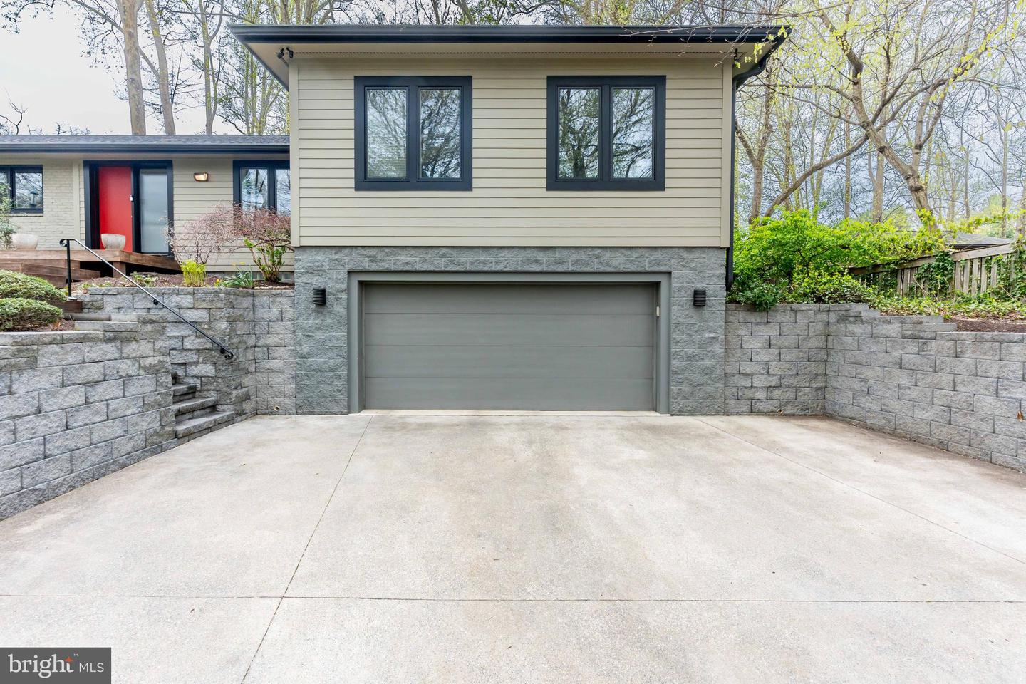 7903 OLD FALLS RD, MCLEAN, Virginia 22102, 5 Bedrooms Bedrooms, ,4 BathroomsBathrooms,Residential,For sale,7903 OLD FALLS RD,VAFX2236092 MLS # VAFX2236092